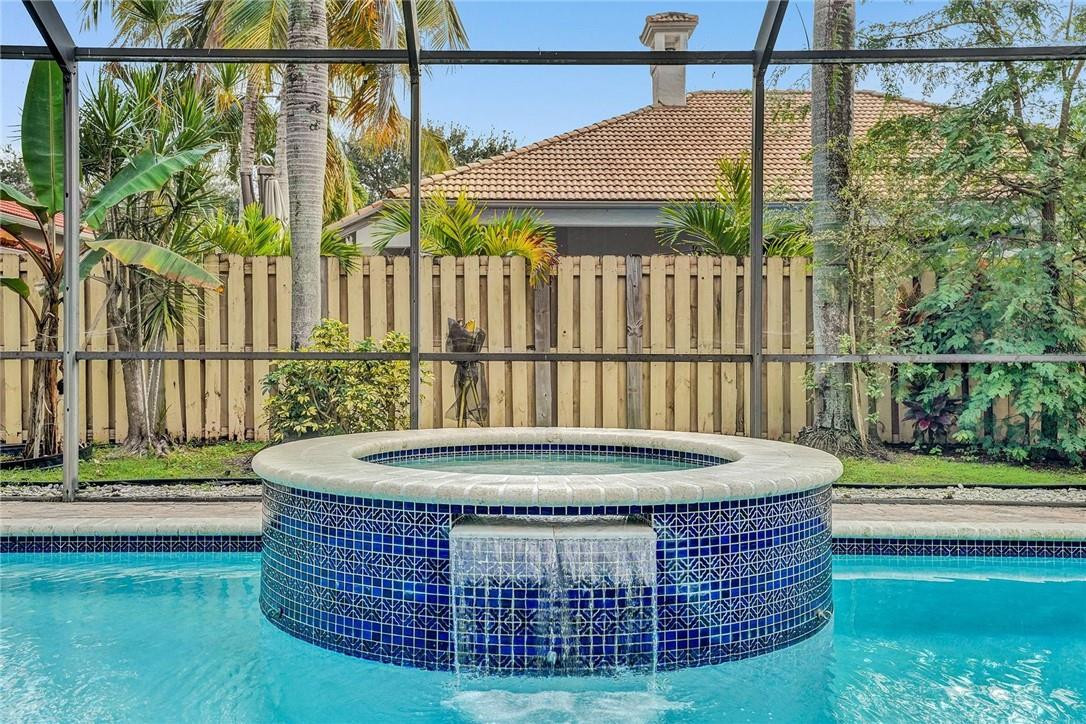 Isla Del Sol 85-32 B - Residential