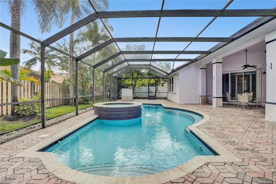 Isla Del Sol 85-32 B - Residential