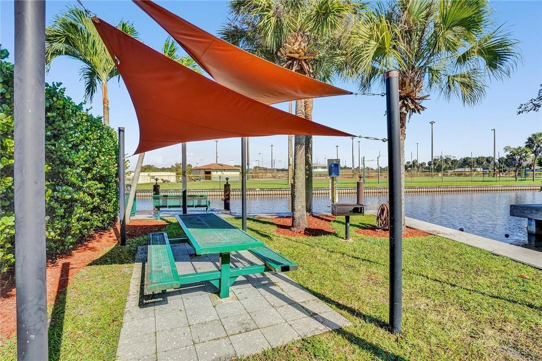 Isla Del Sol 85-32 B - Residential