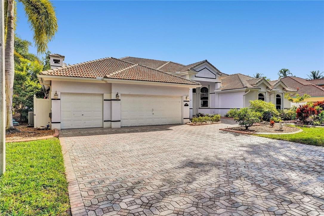 Isla Del Sol 85-32 B - Residential