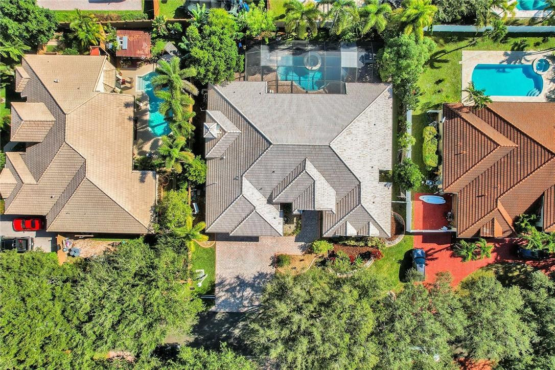 Isla Del Sol 85-32 B - Residential