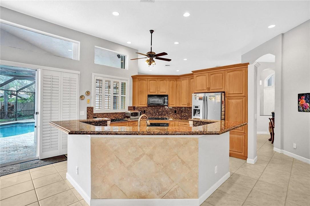 Isla Del Sol 85-32 B - Residential