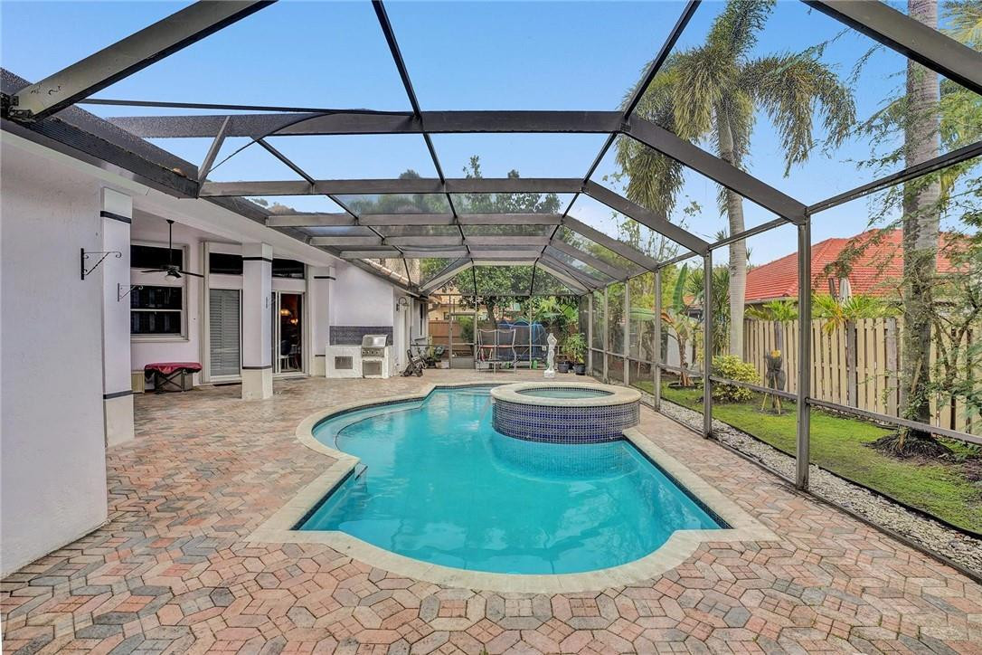 Isla Del Sol 85-32 B - Residential