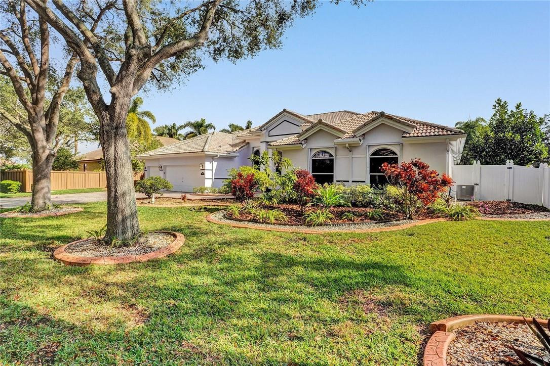 Isla Del Sol 85-32 B - Residential