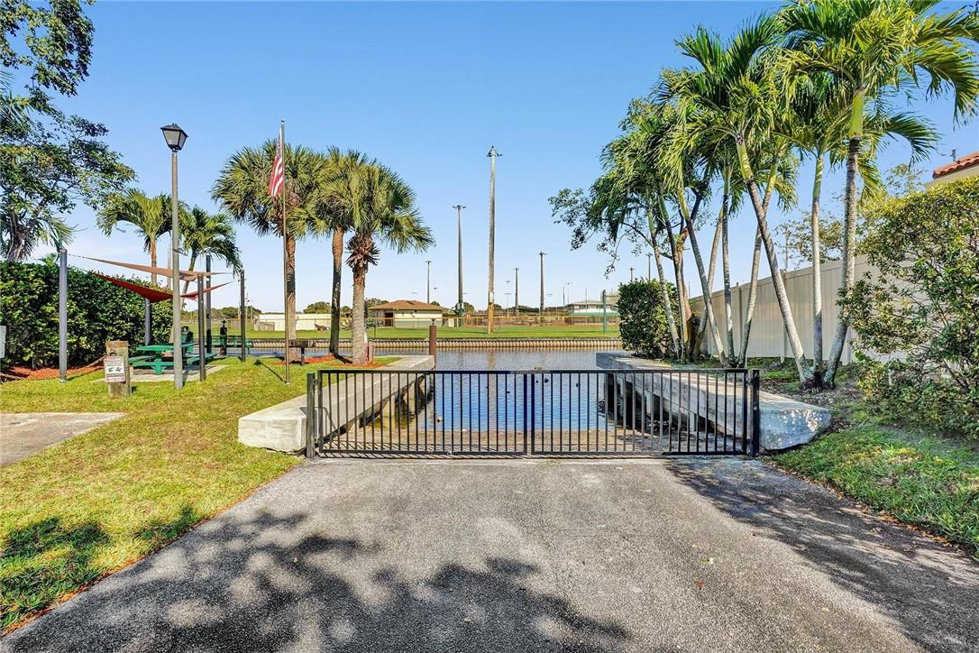 Isla Del Sol 85-32 B - Residential