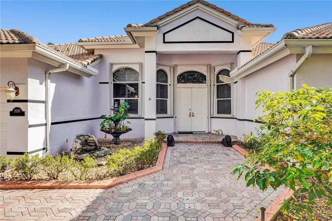 Isla Del Sol 85-32 B - Residential