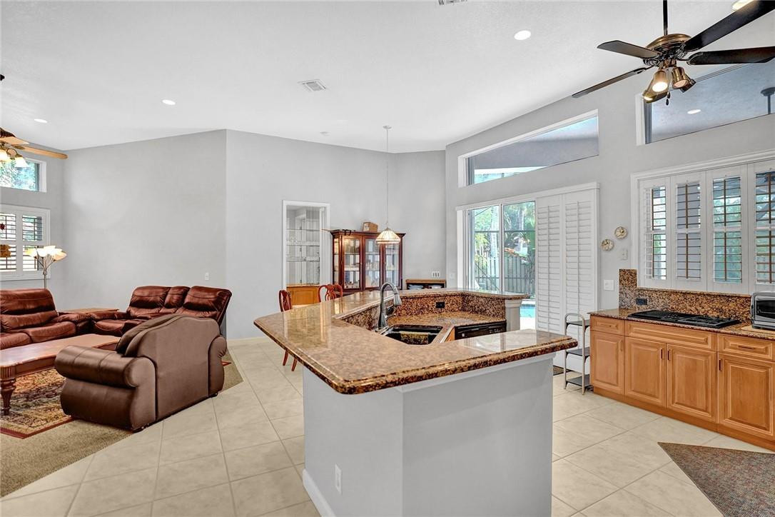 Isla Del Sol 85-32 B - Residential