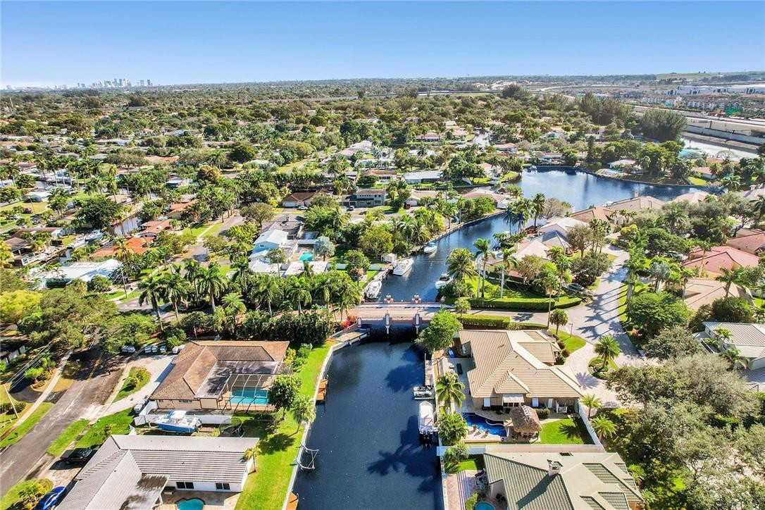 Isla Del Sol 85-32 B - Residential