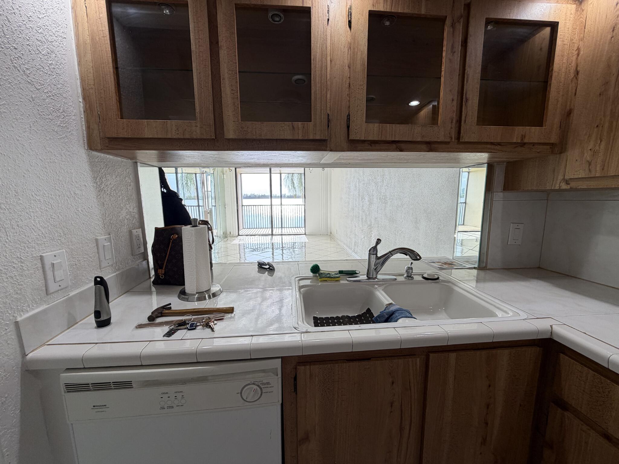 LAKE EMERALD CONDOMINIUM NO - Residential Lease