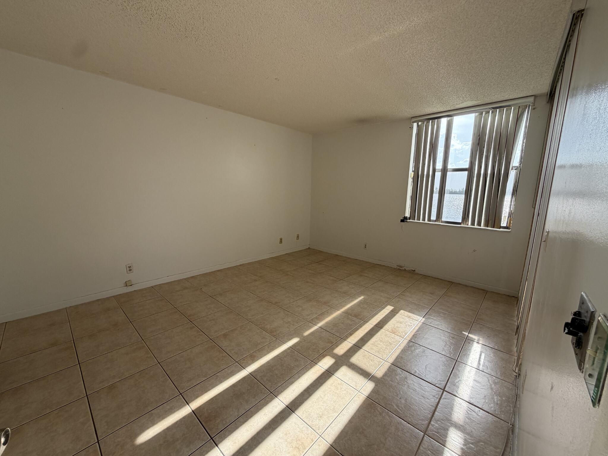 LAKE EMERALD CONDOMINIUM NO - Residential Lease