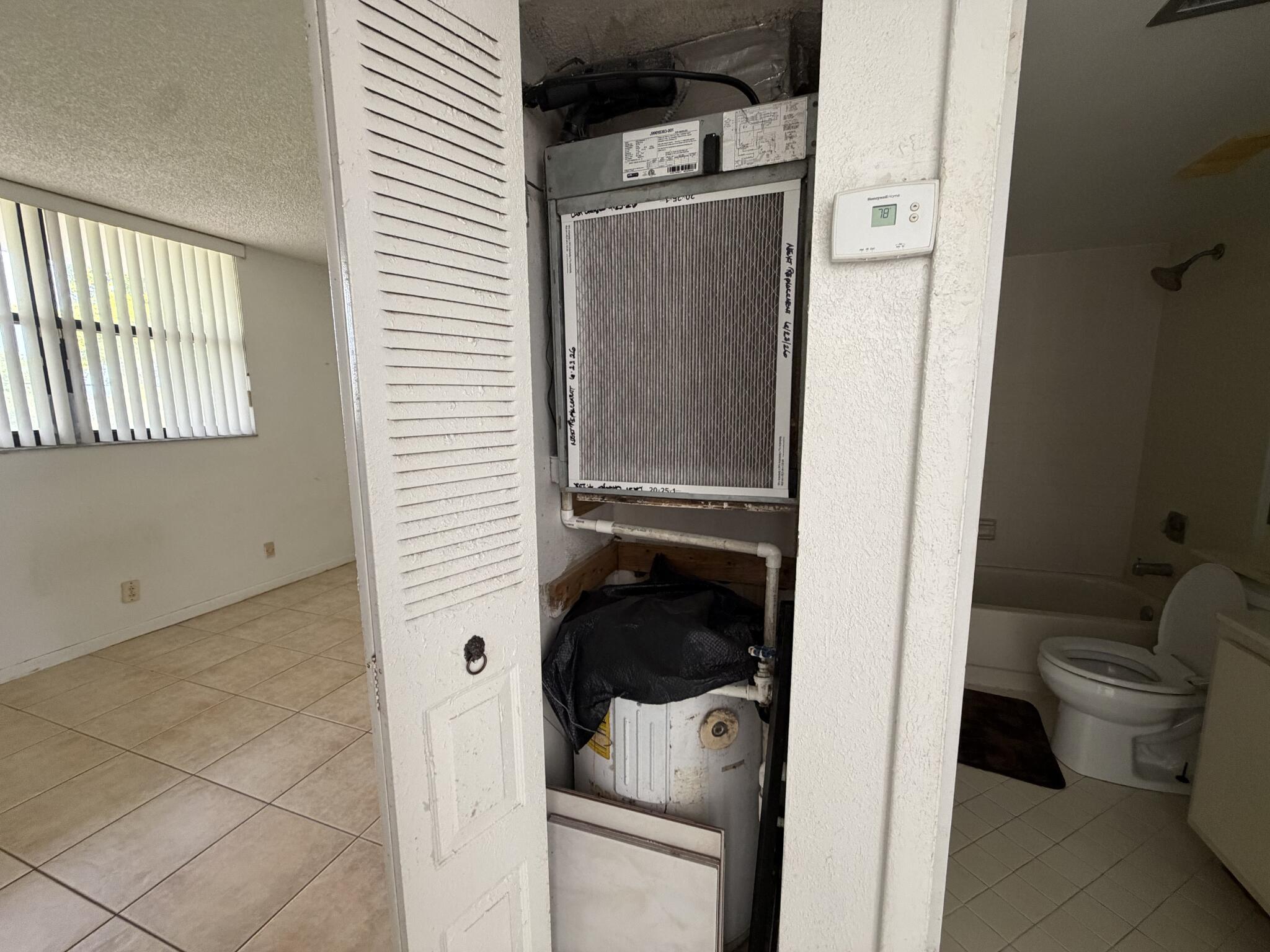 LAKE EMERALD CONDOMINIUM NO - Residential Lease