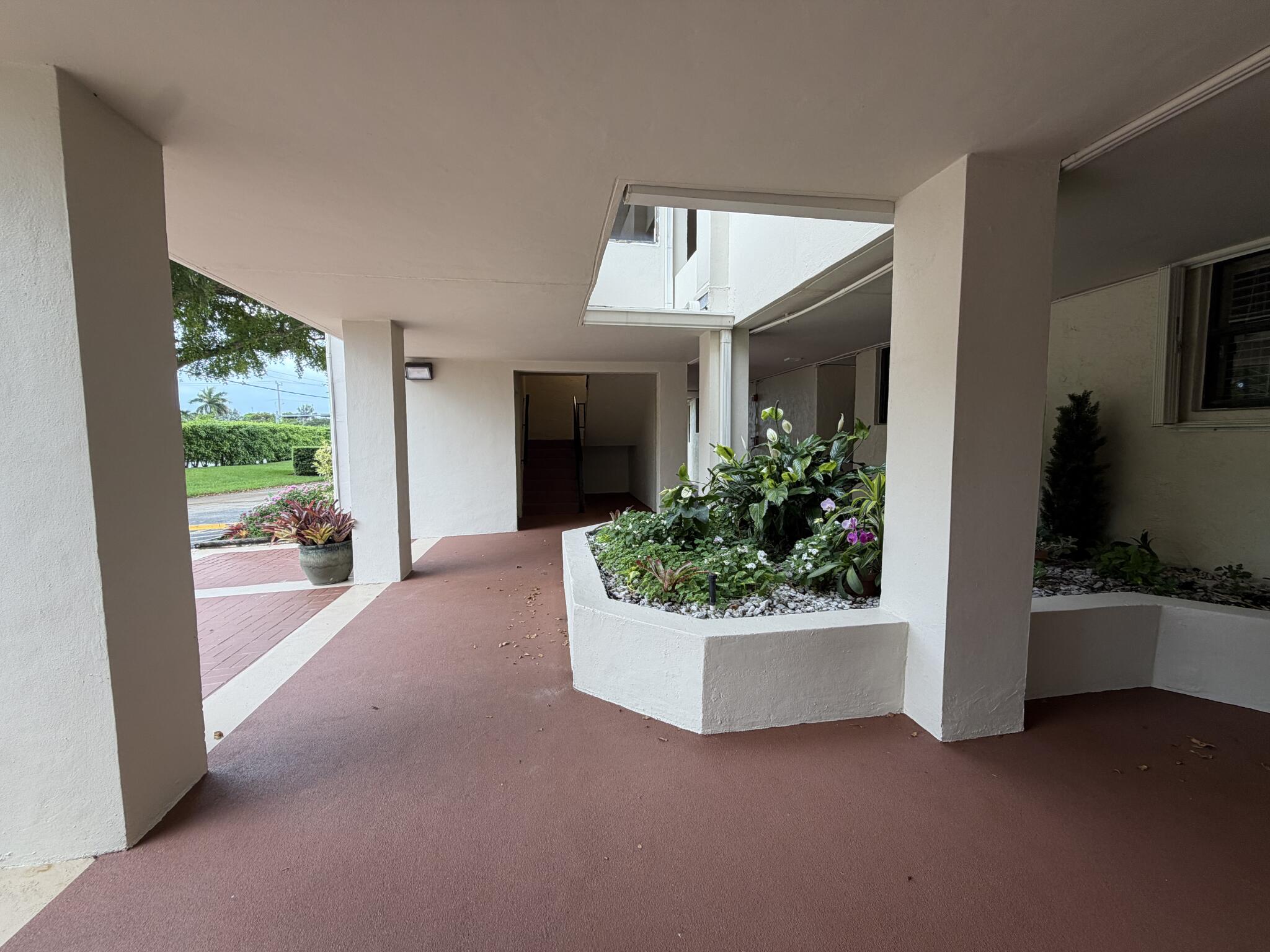 LAKE EMERALD CONDOMINIUM NO - Residential Lease
