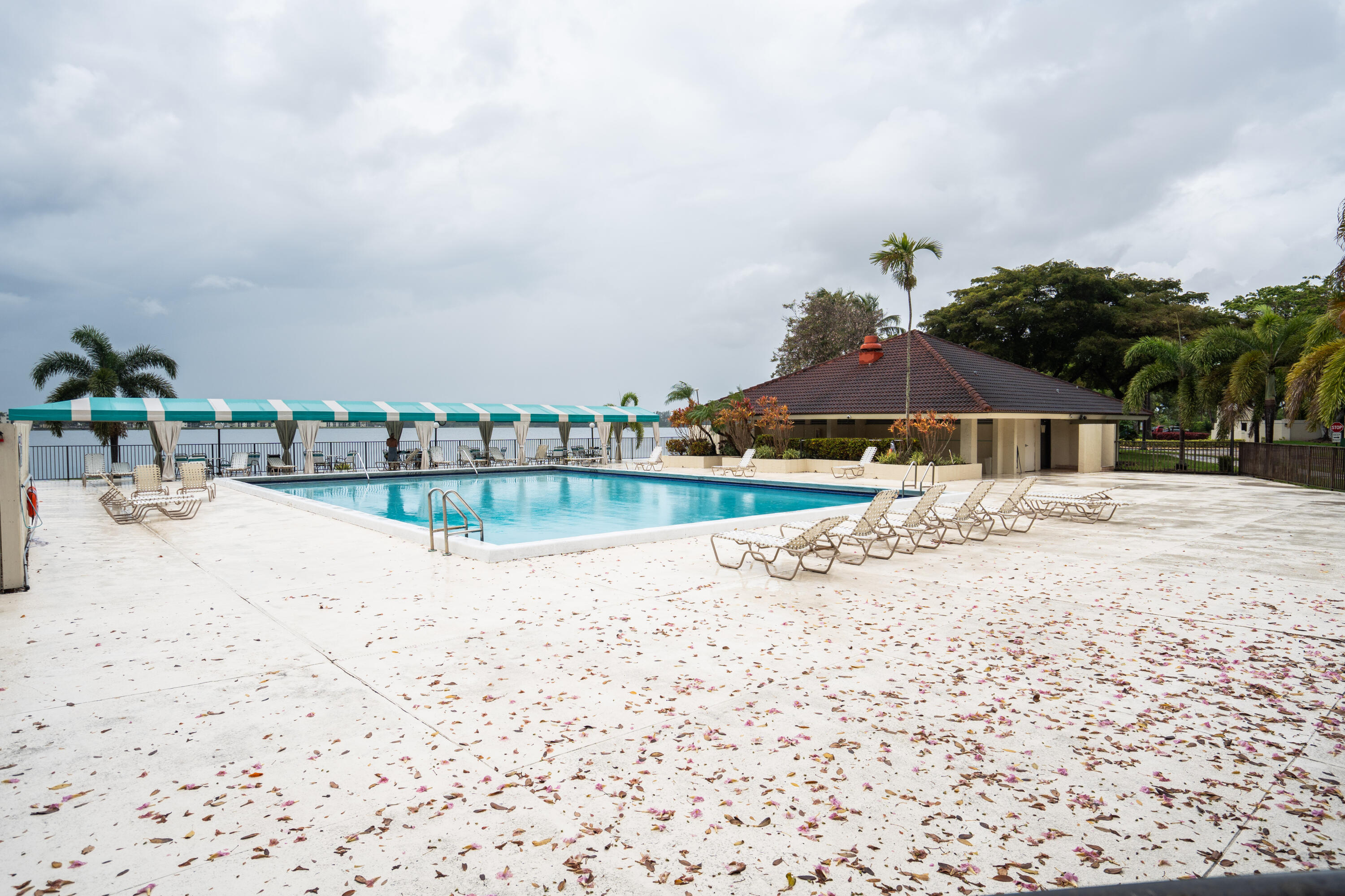LAKE EMERALD CONDOMINIUM NO - Residential Lease