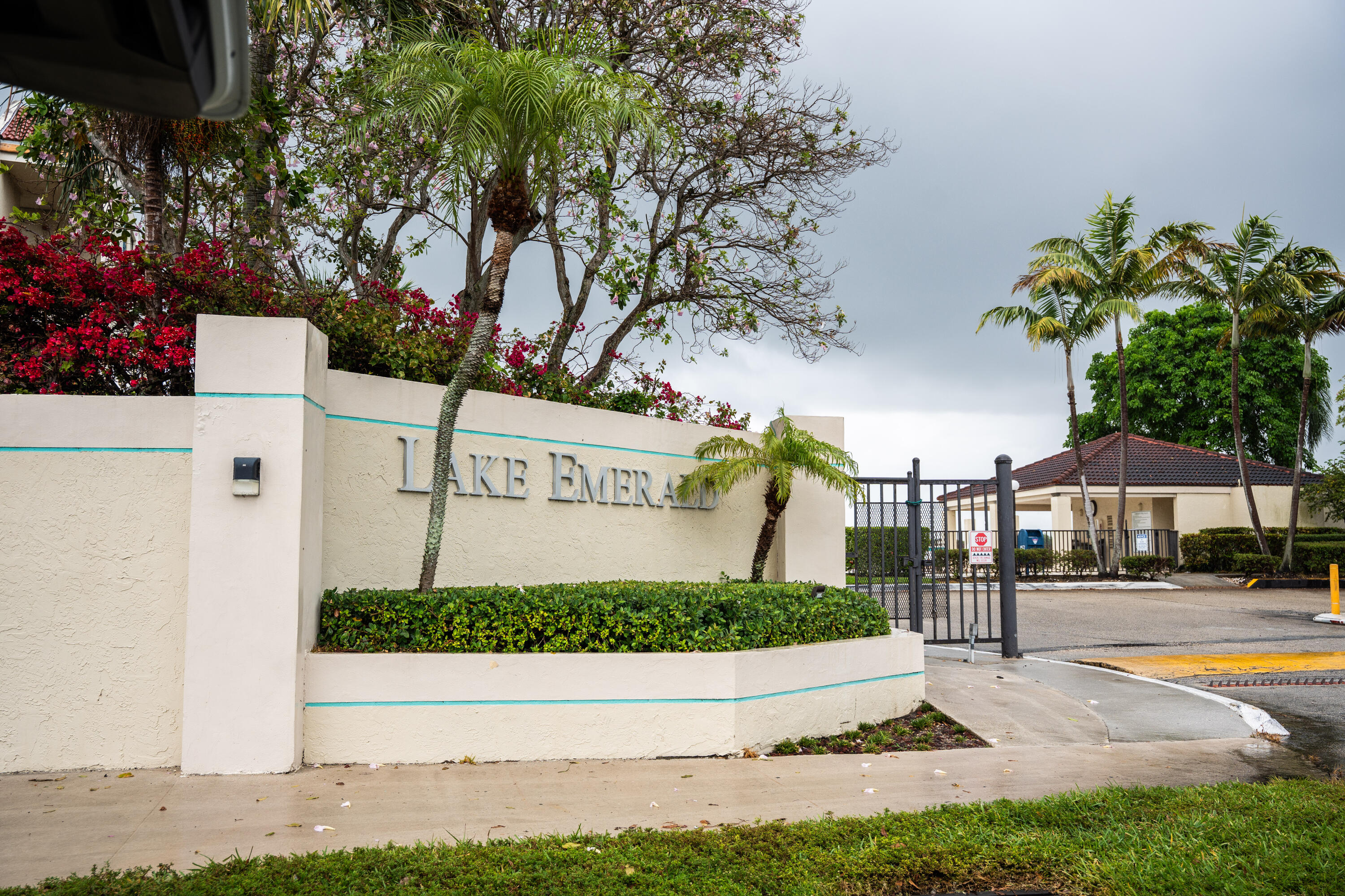 LAKE EMERALD CONDOMINIUM NO - Residential Lease