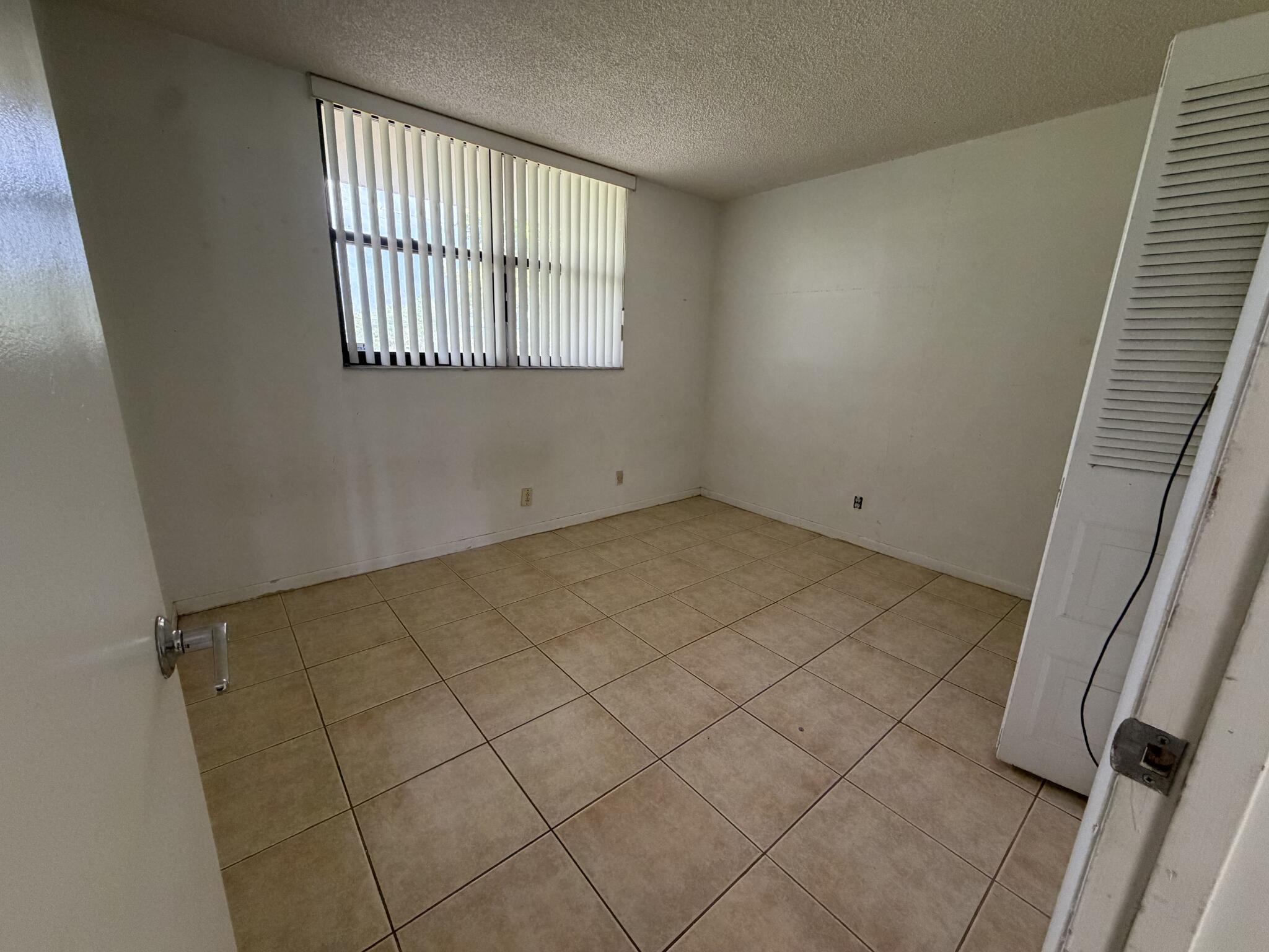 LAKE EMERALD CONDOMINIUM NO - Residential Lease