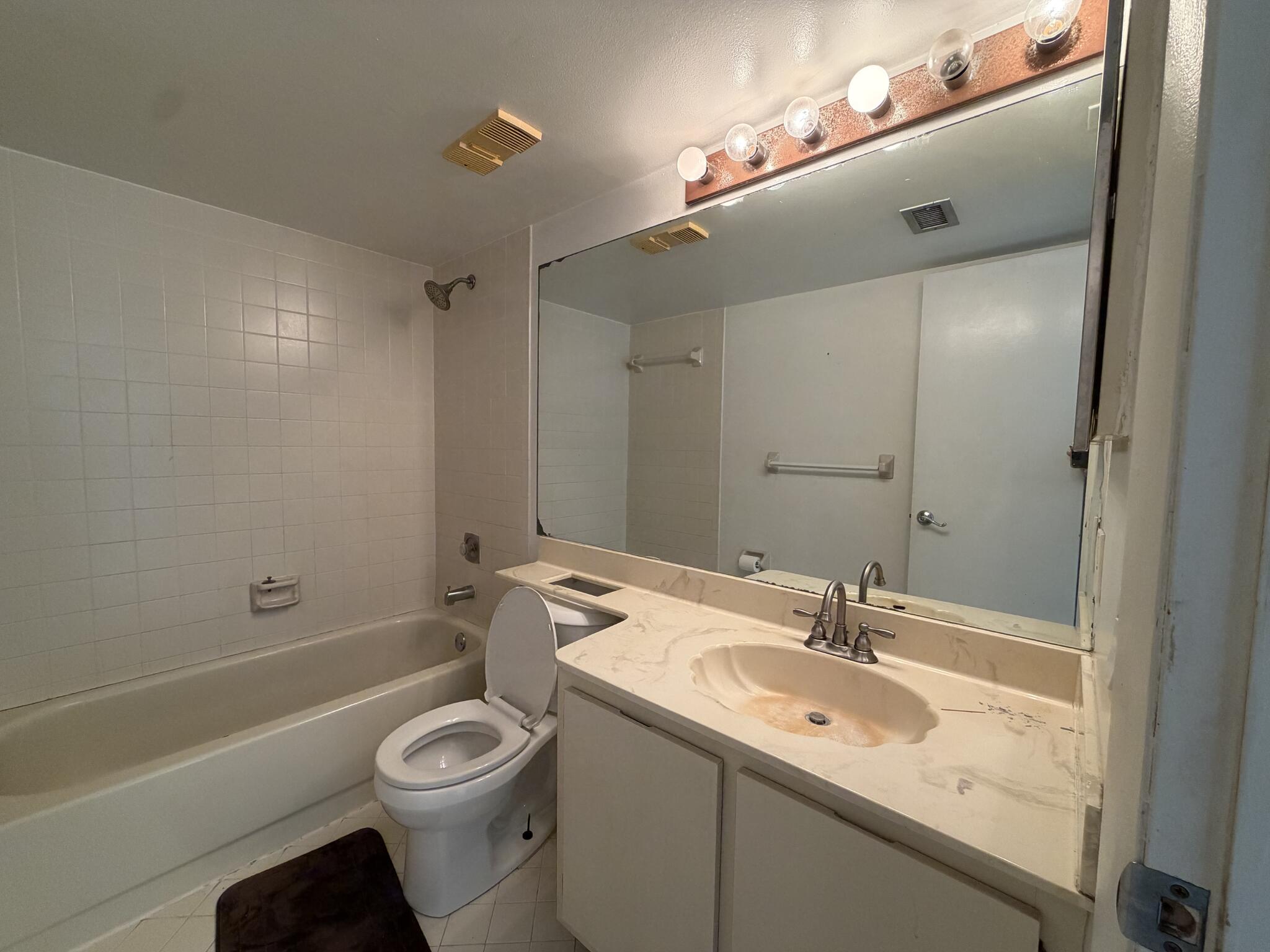 LAKE EMERALD CONDOMINIUM NO - Residential Lease