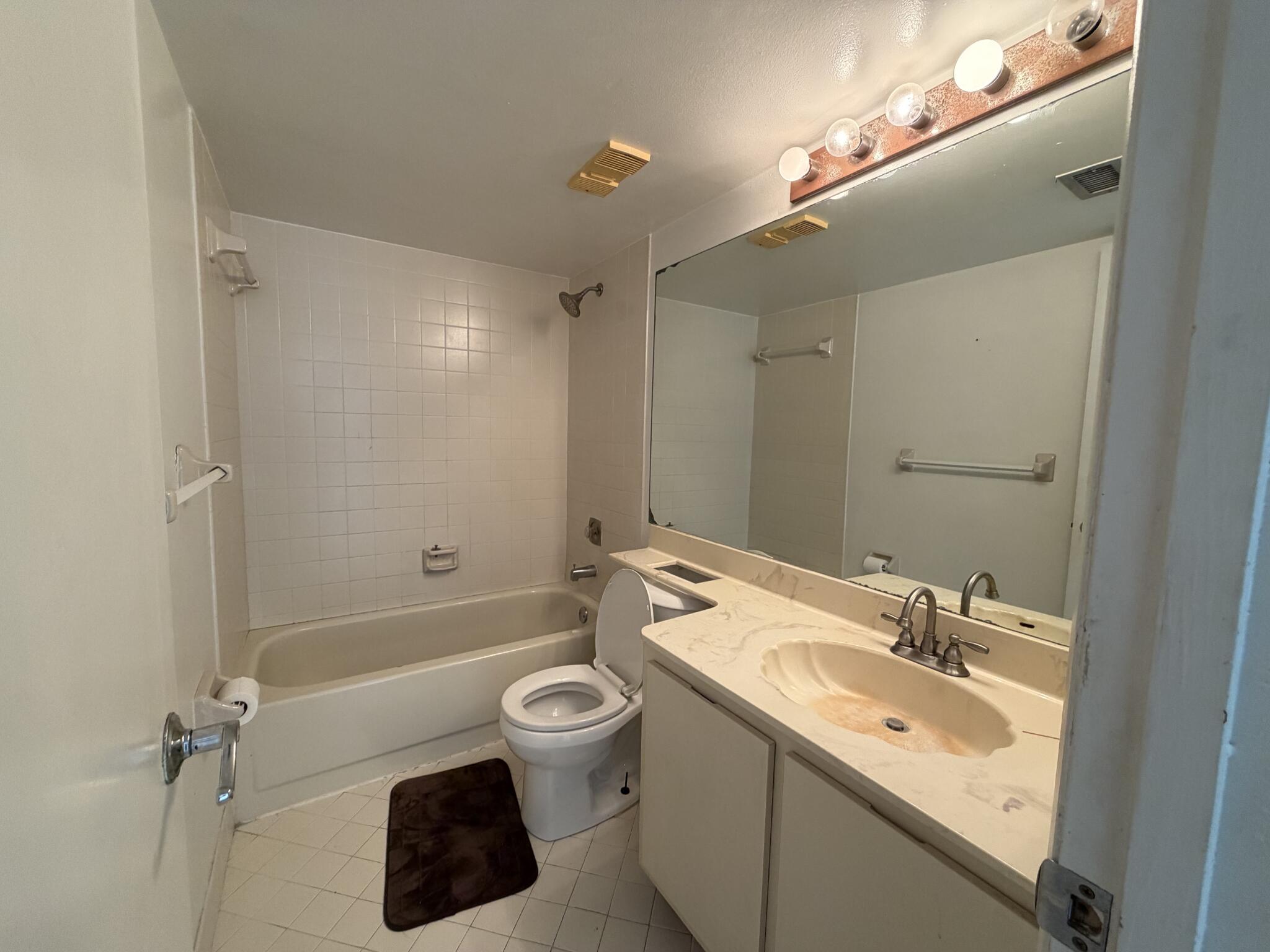 LAKE EMERALD CONDOMINIUM NO - Residential Lease