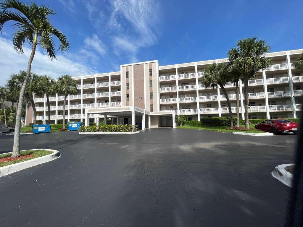 SHERWOOD SQUARE CONDOMINIUM - Residential