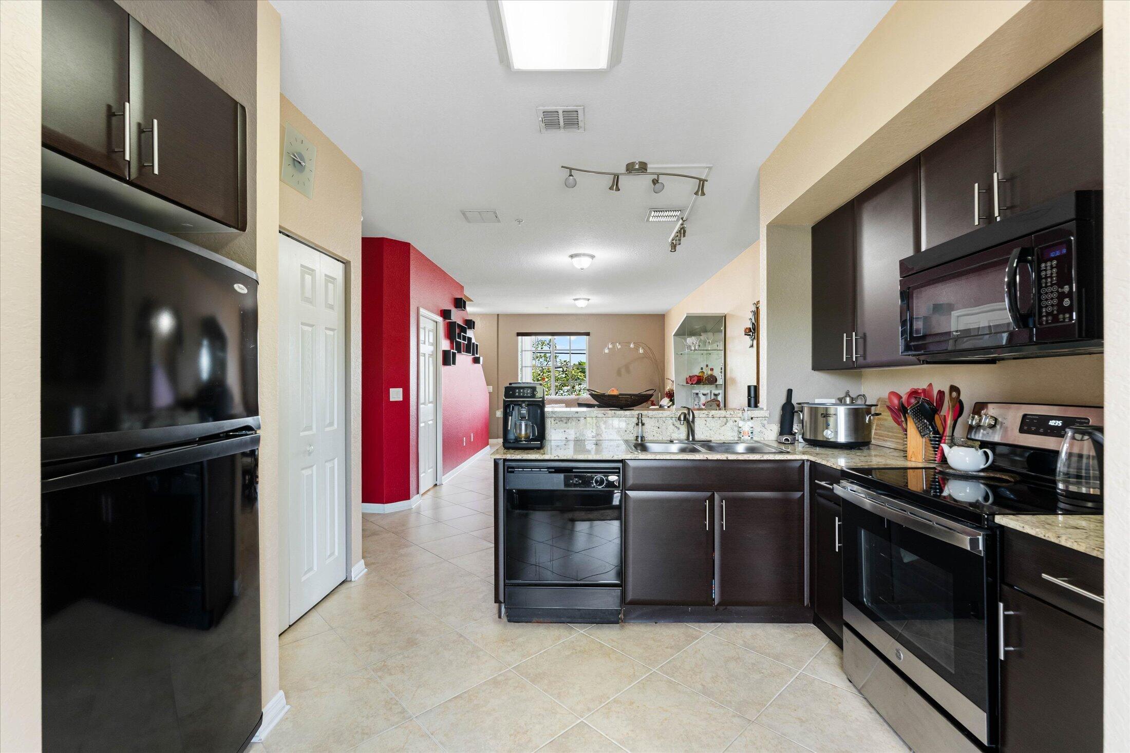 HIGHLAND PARK VILLAGE CONDO - Residential