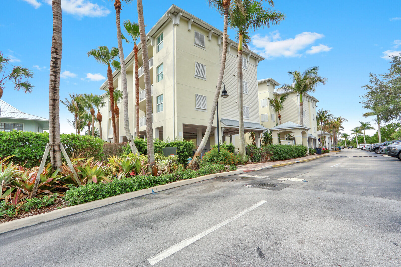 HARBORAGE YACHT CONDO - Residential