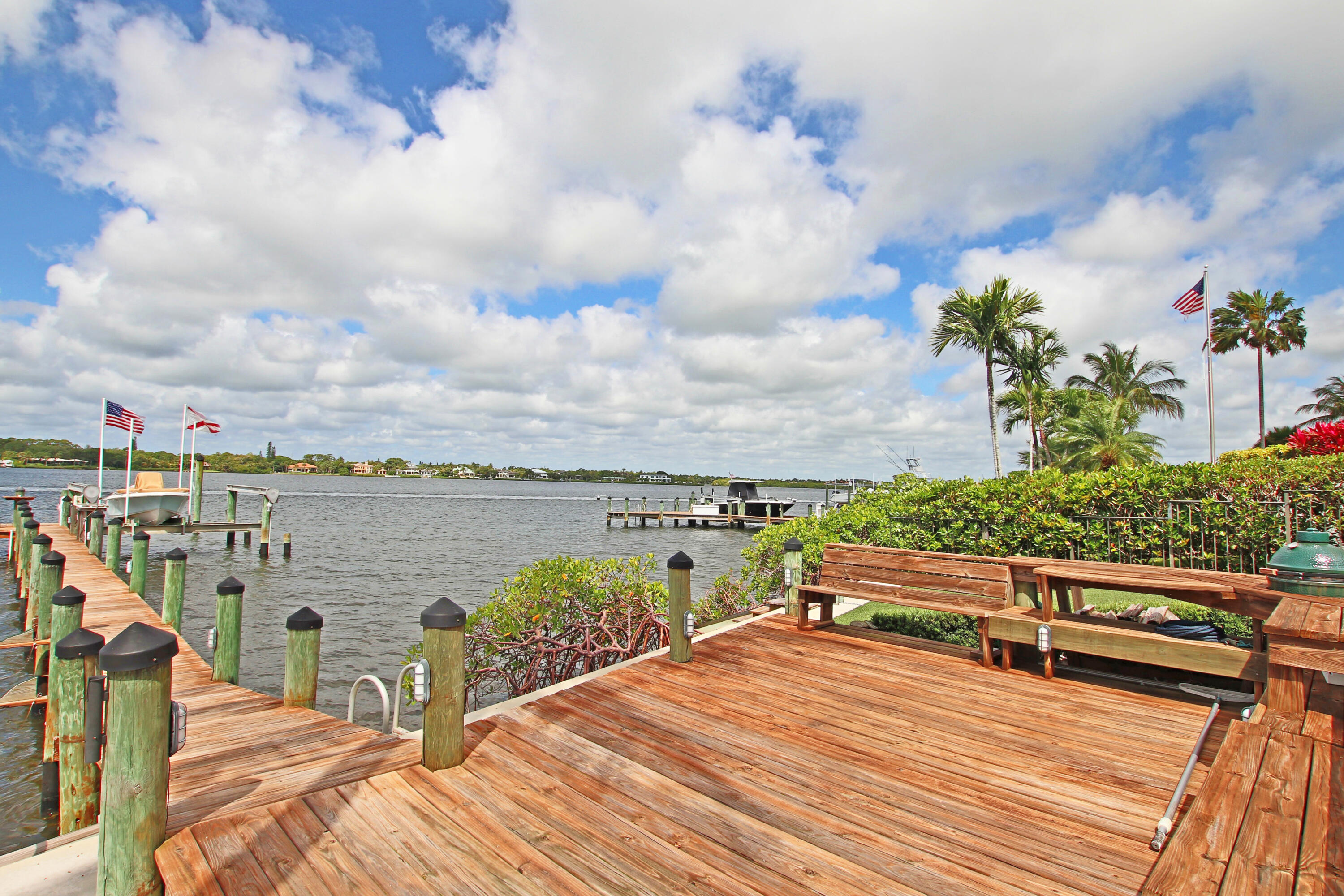 TEQUESTA COUNTRY CLUB - Residential