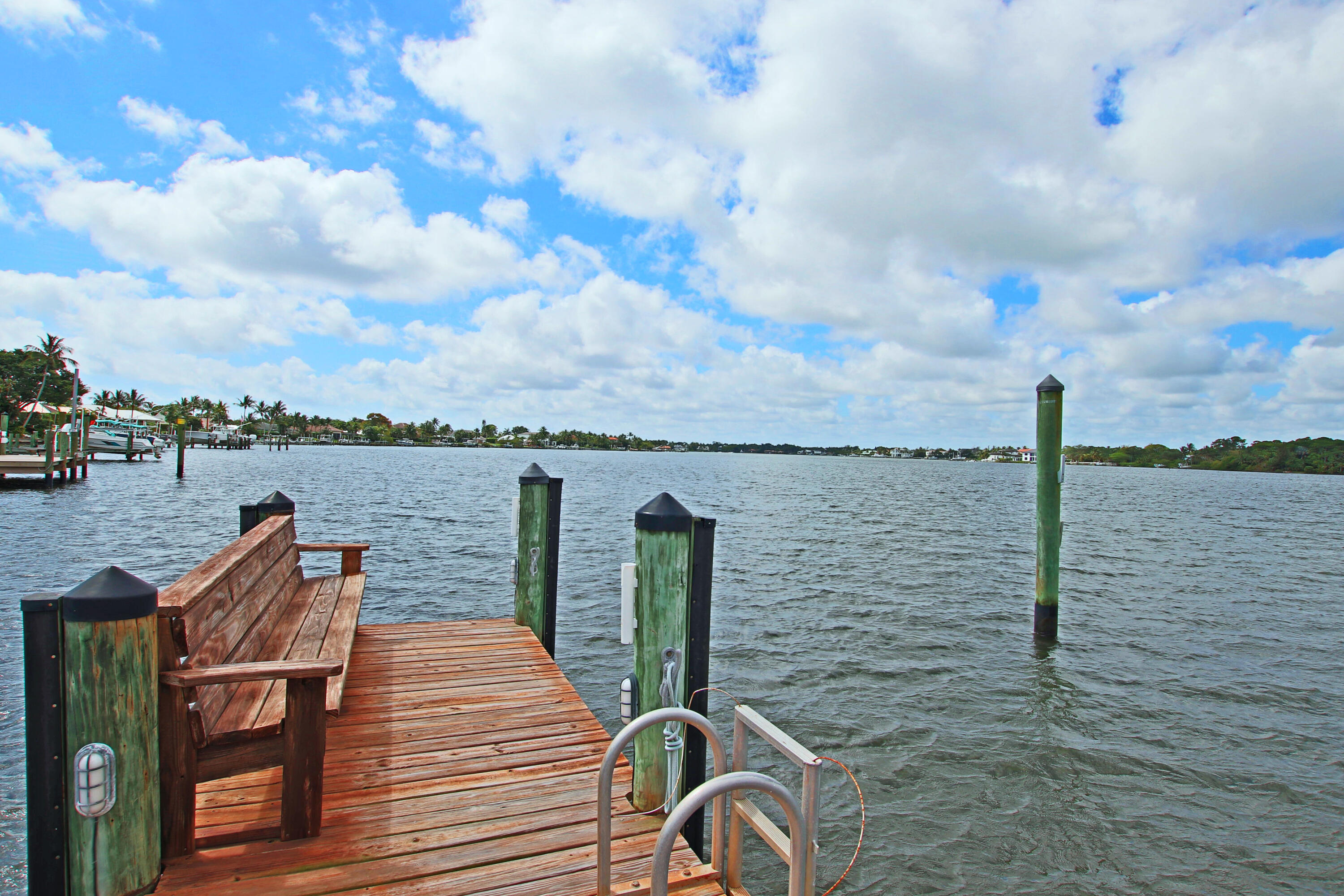 TEQUESTA COUNTRY CLUB - Residential