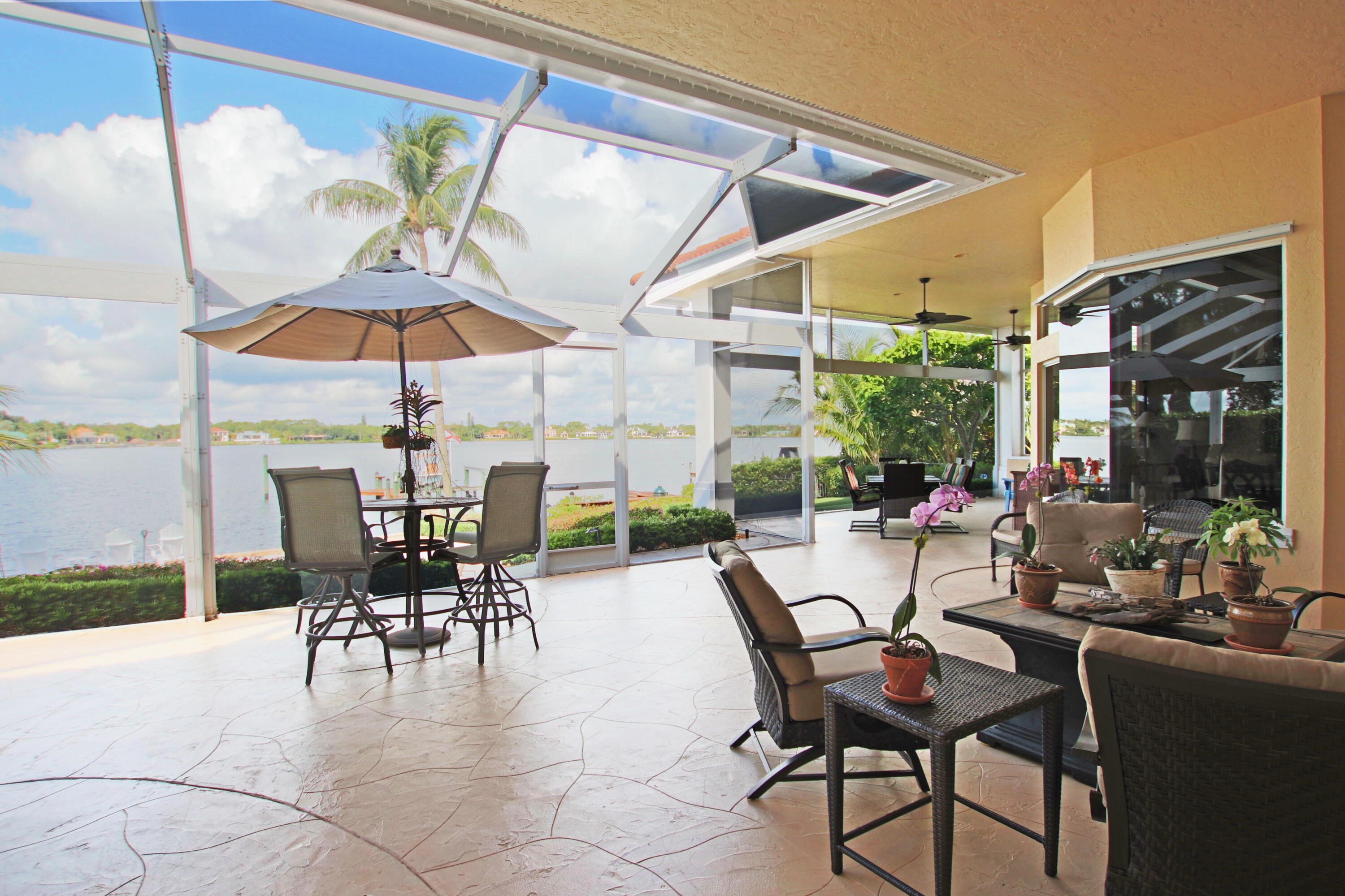 TEQUESTA COUNTRY CLUB - Residential