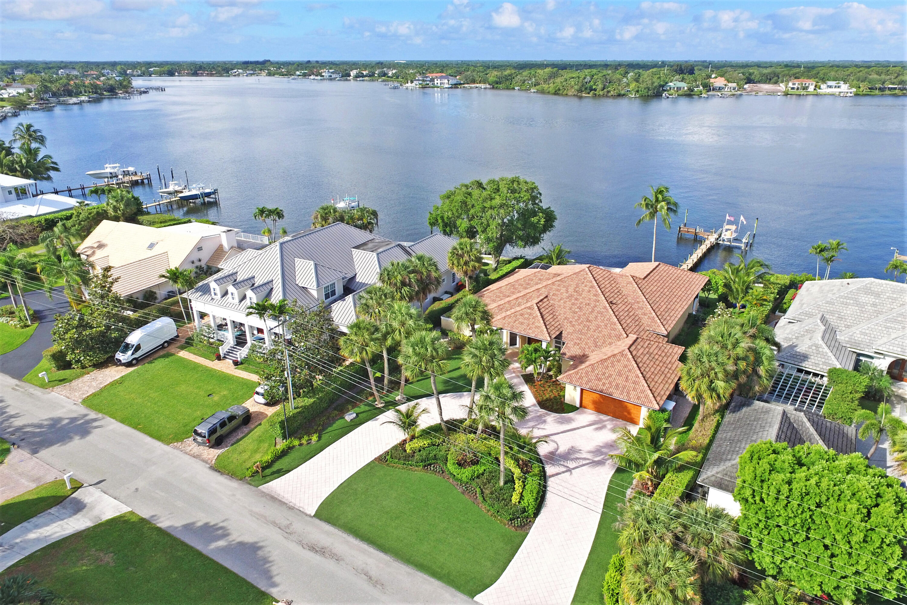 TEQUESTA COUNTRY CLUB - Residential