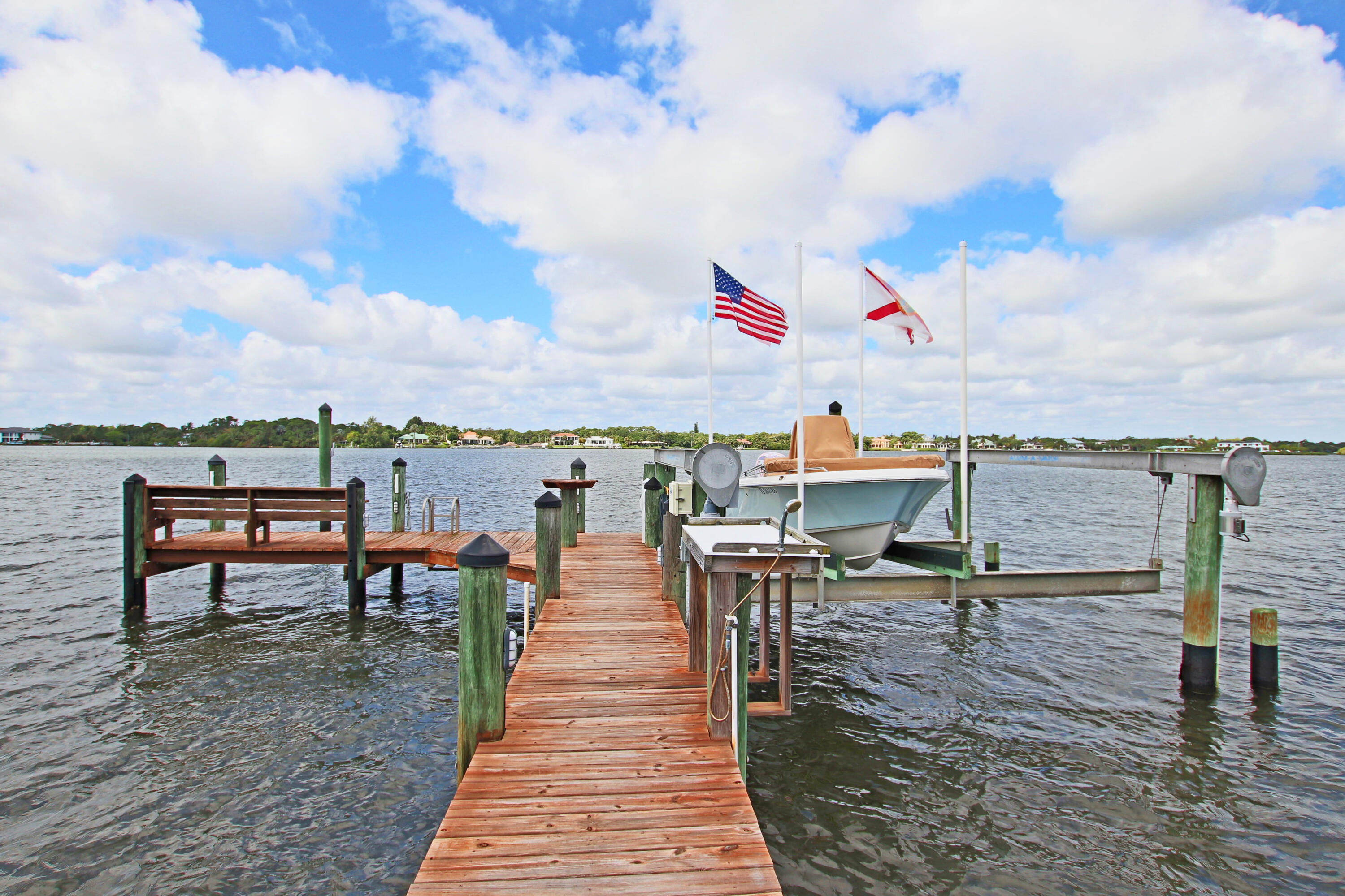 TEQUESTA COUNTRY CLUB - Residential
