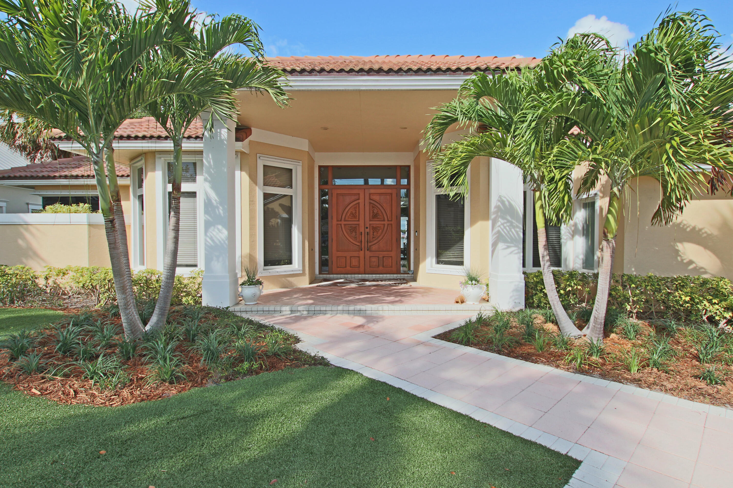 TEQUESTA COUNTRY CLUB - Residential