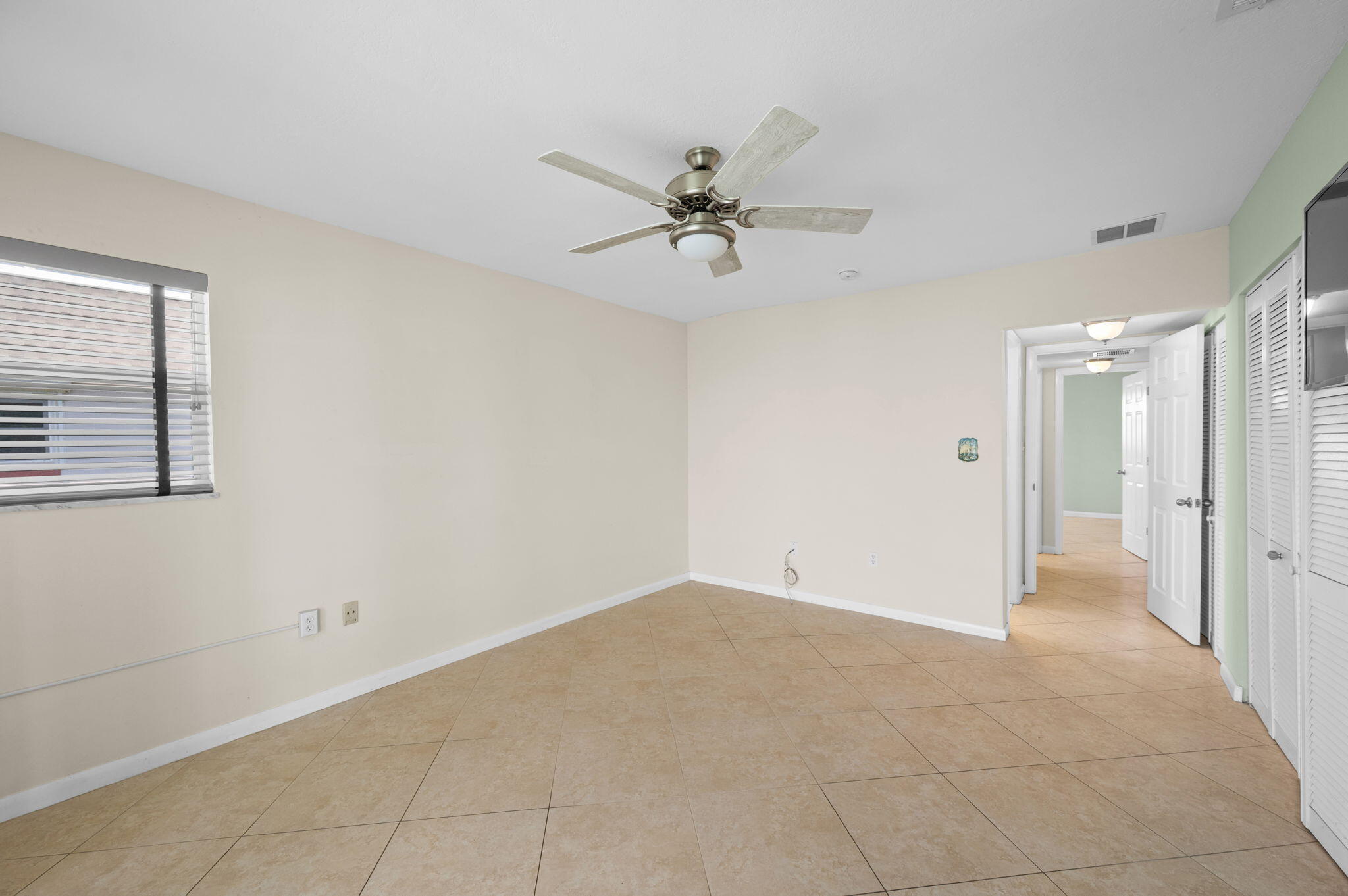 COLONNADES CONDOMINIUM NO 5 - Residential