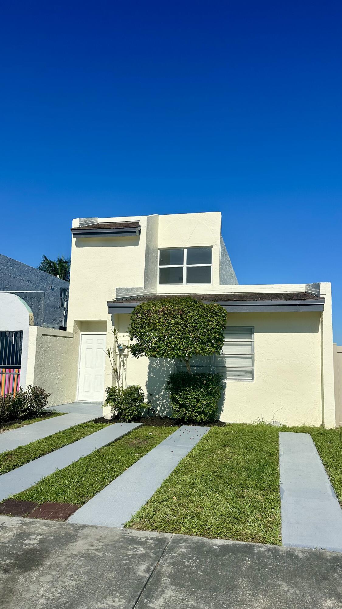 MANGO HILL - Residential