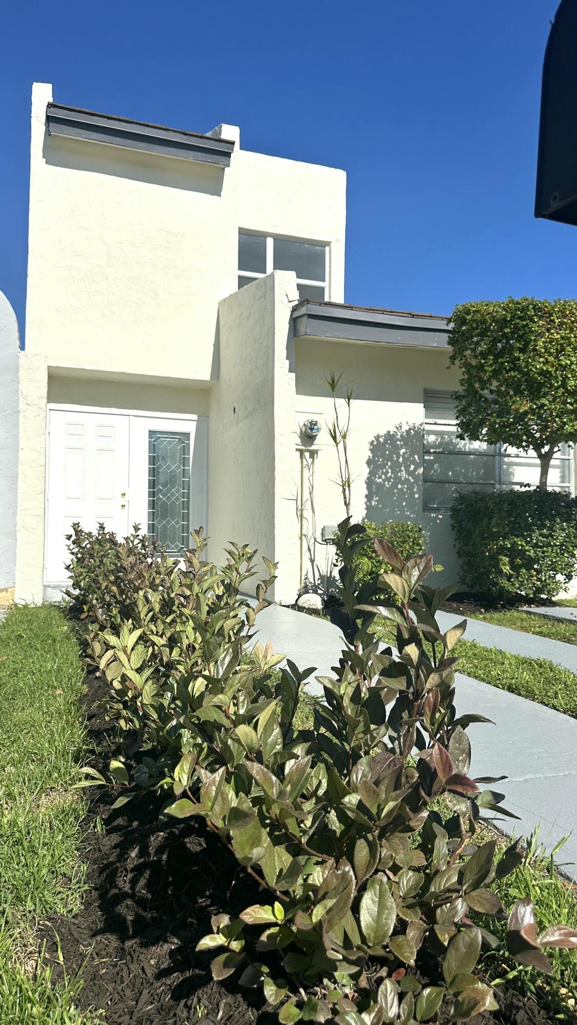 MANGO HILL - Residential