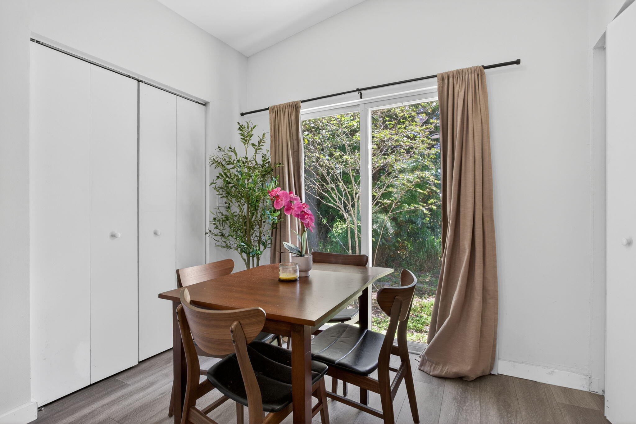 HUNTERS MANOR REV PLAT OF POR - Residential