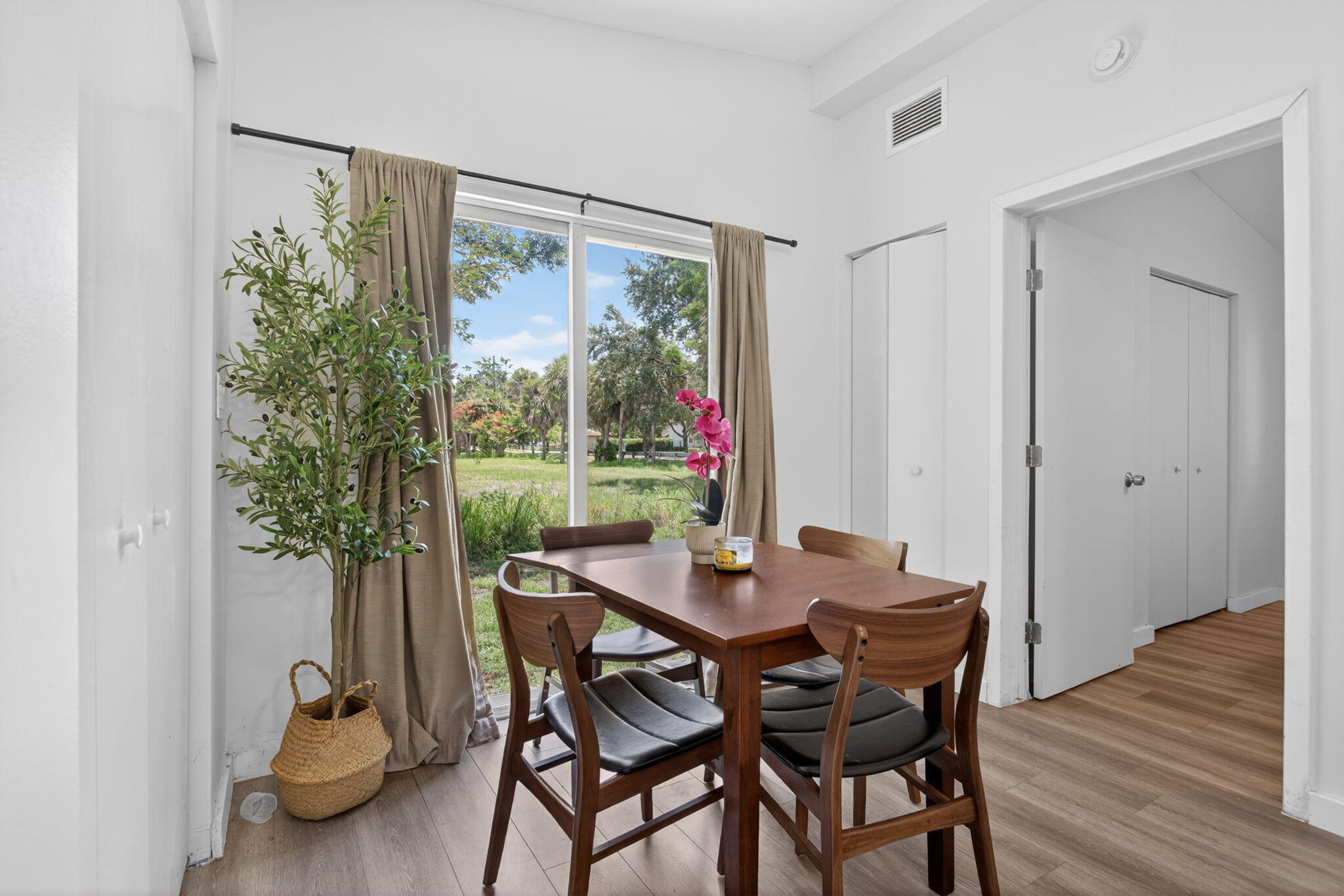 HUNTERS MANOR REV PLAT OF POR - Residential