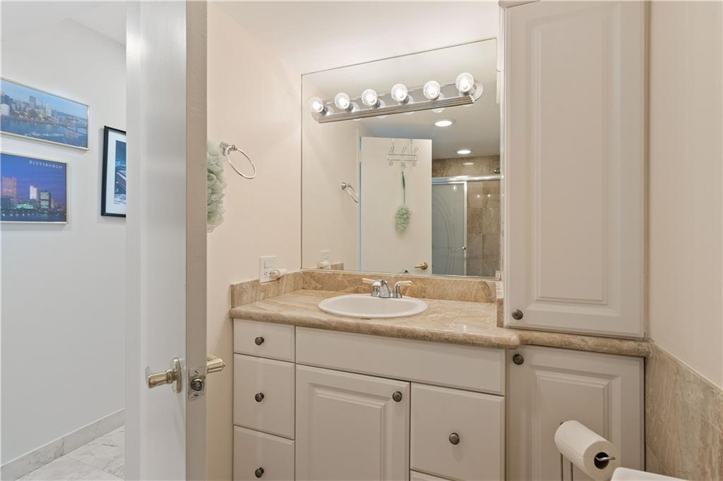 WARWICK CONDOMINIUM - Residential