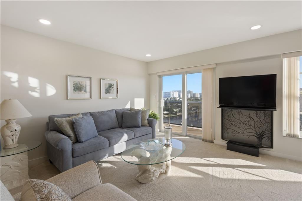 WARWICK CONDOMINIUM - Residential