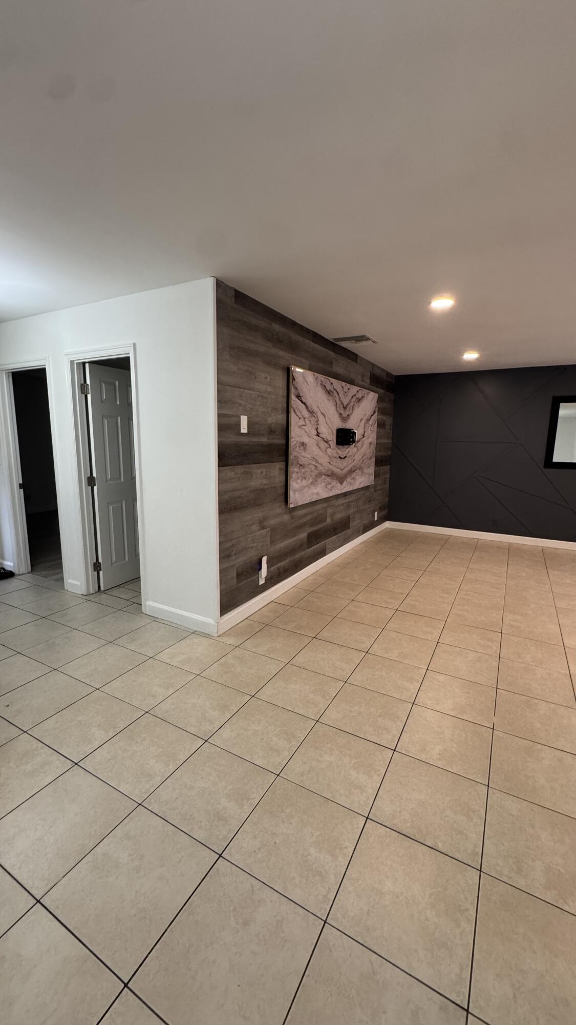 TOWNHOUSES OF EMERALD HILLS - Residential