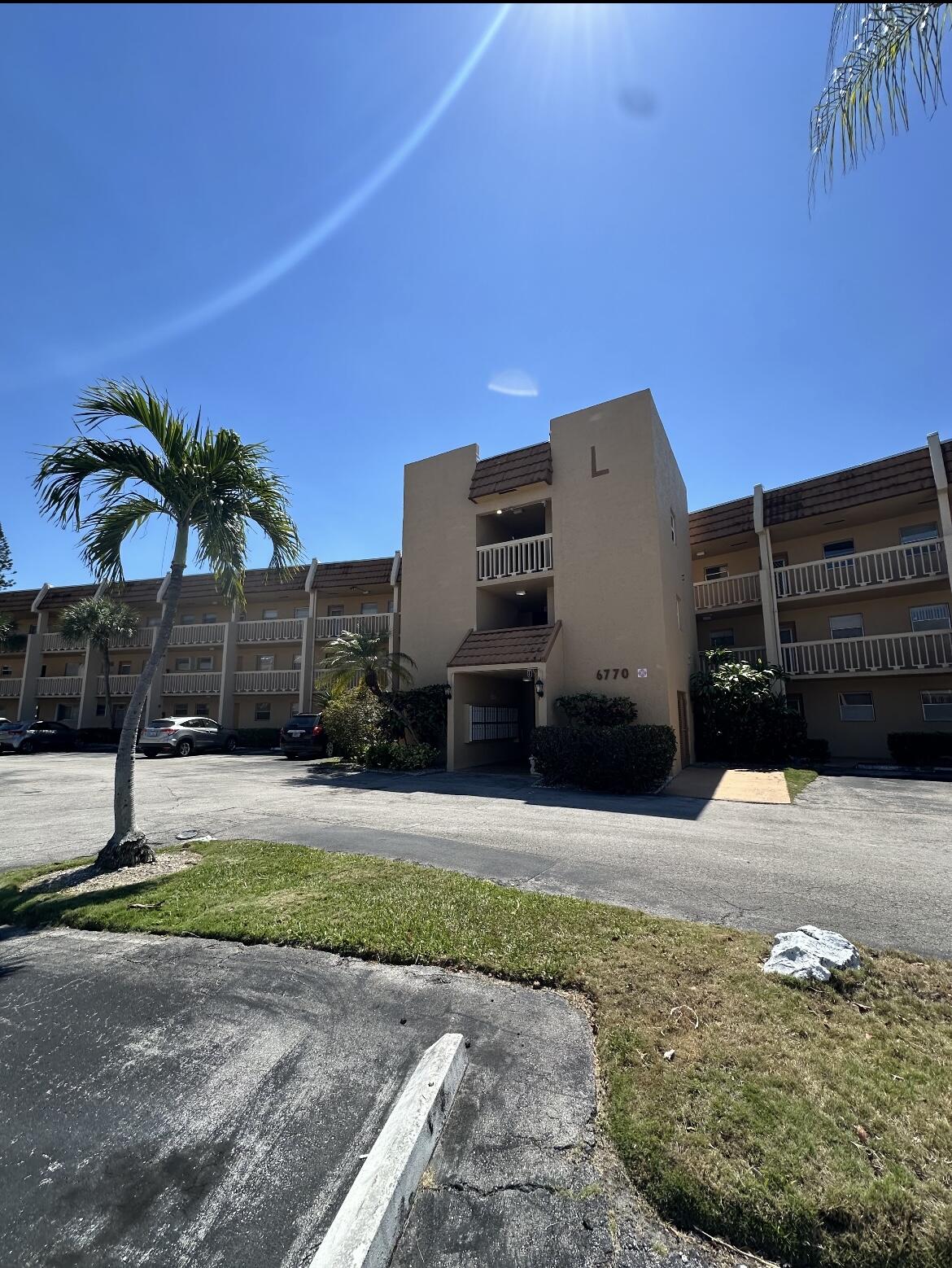 Welcome home to this beautifully maintained, waterfront condo.This 1 bed, 1.5 bath is conveniently located right next to the elevator, laundry room, & the  trash chute. This neighborhood has 3 pools, a clubhouse, gym & a pavilion for cooking. Building has new roof. Close proximity to golf courses, shopping plazas and many more. Association requires credit score of 700 and minimum household income of $40,000