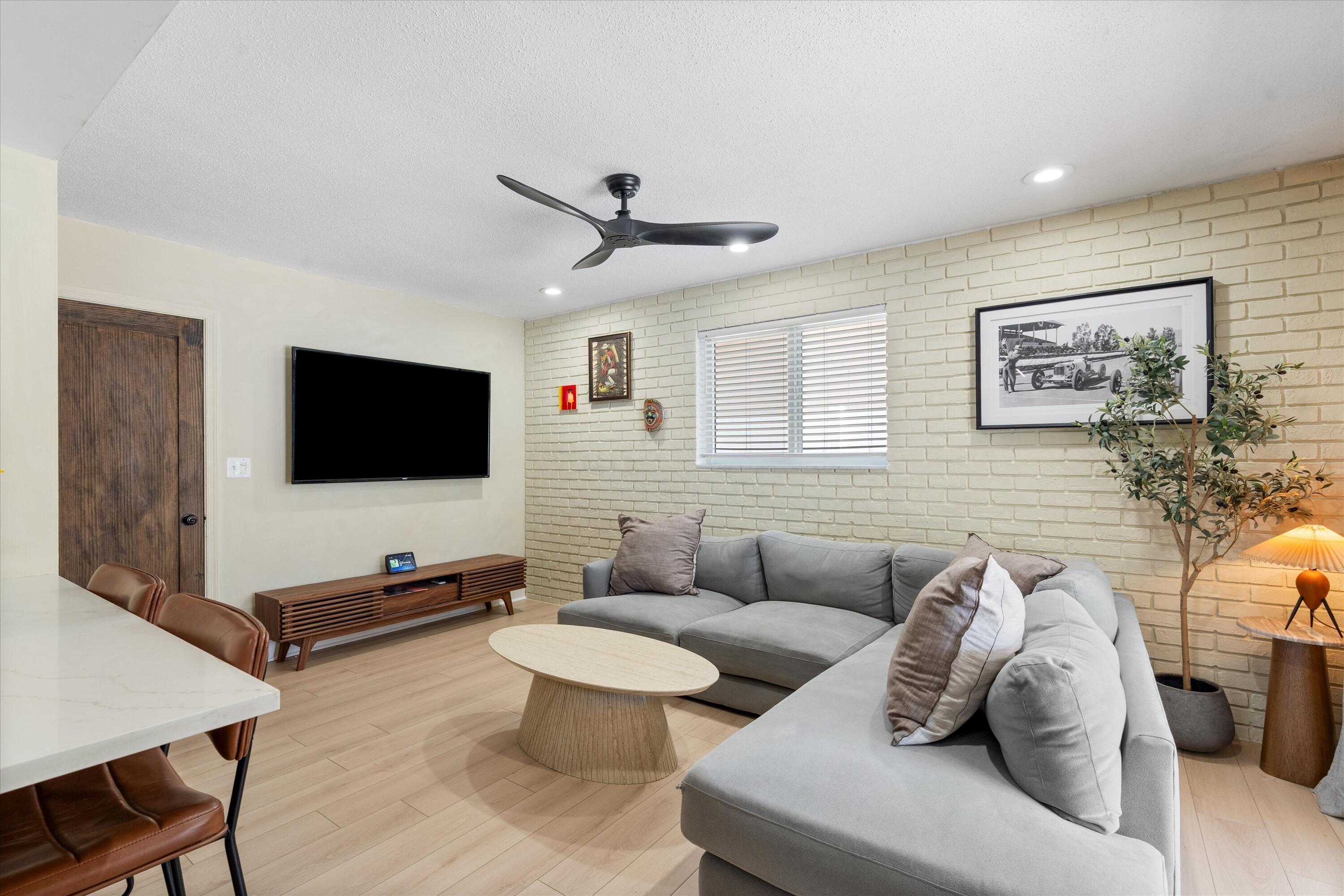 COLONIAL RIDGE - Residential