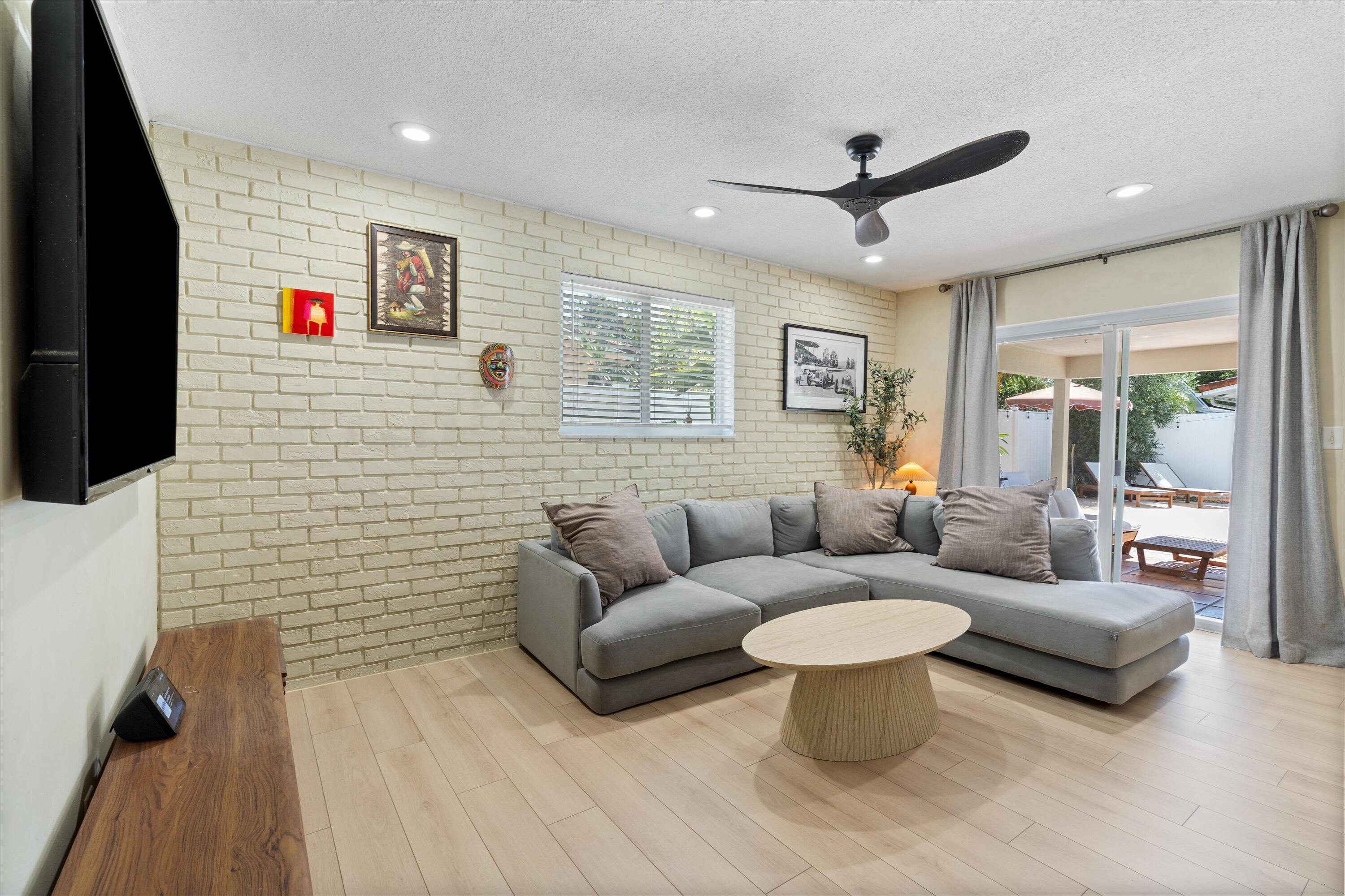 COLONIAL RIDGE - Residential