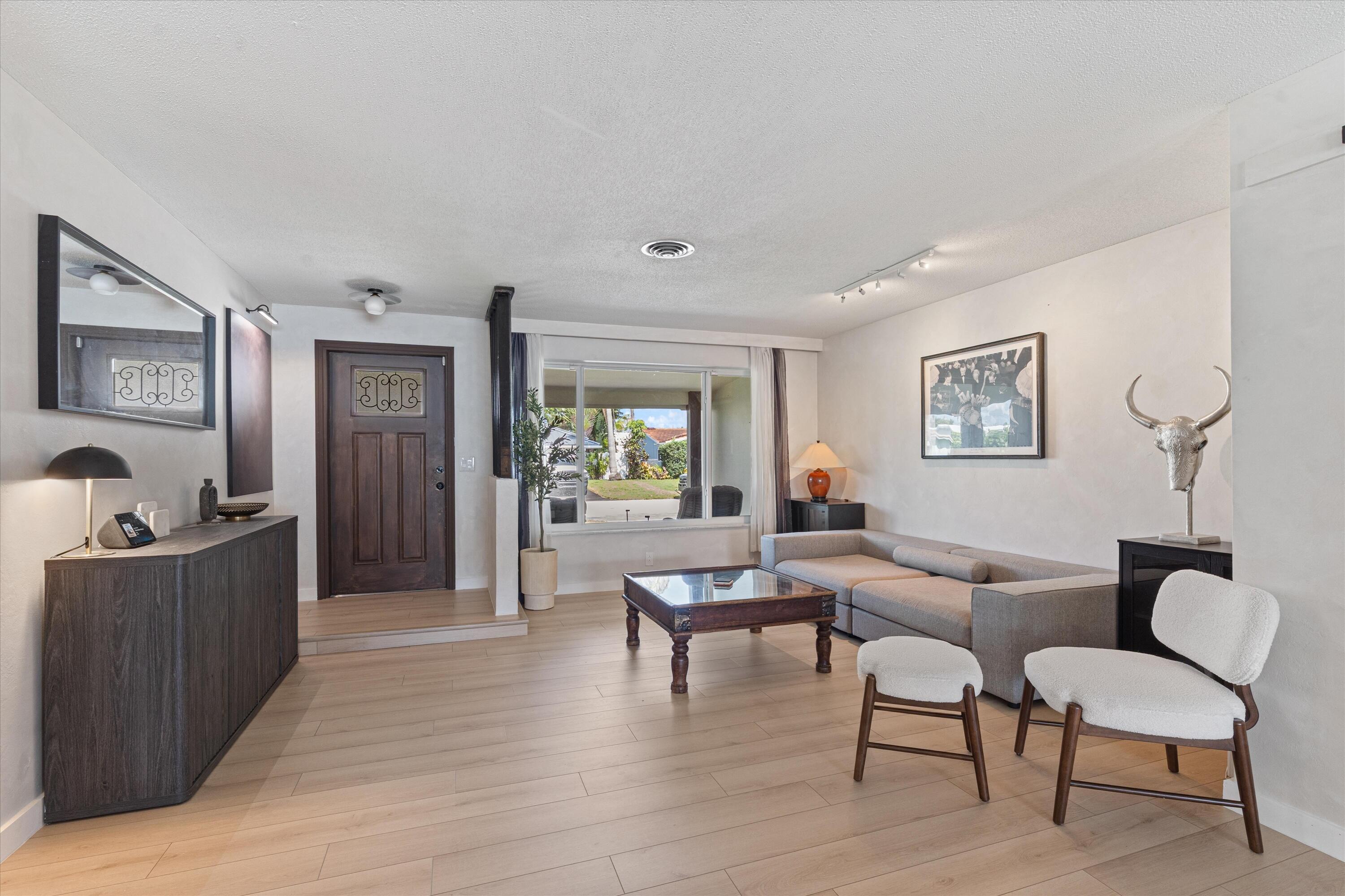 COLONIAL RIDGE - Residential