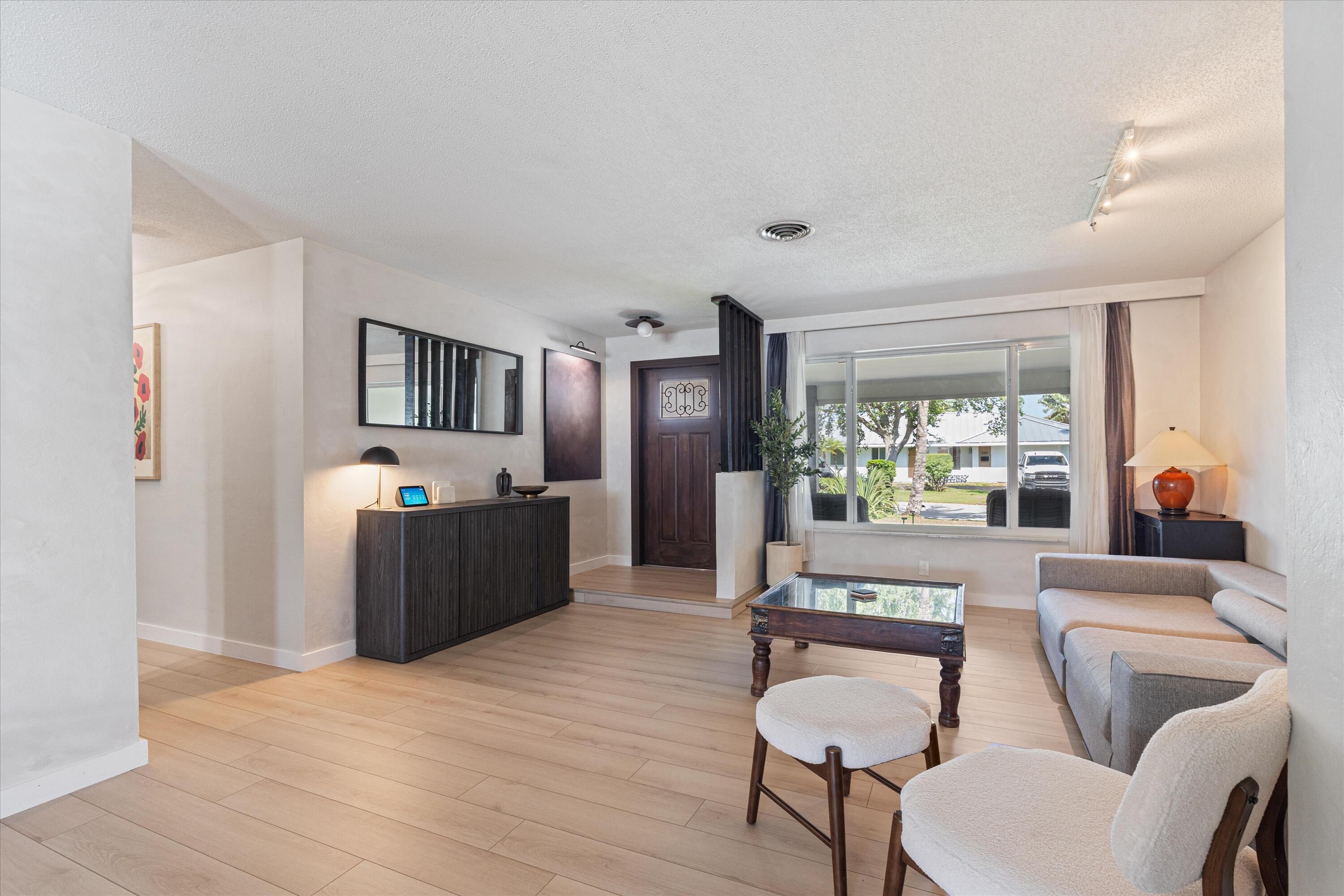 COLONIAL RIDGE - Residential