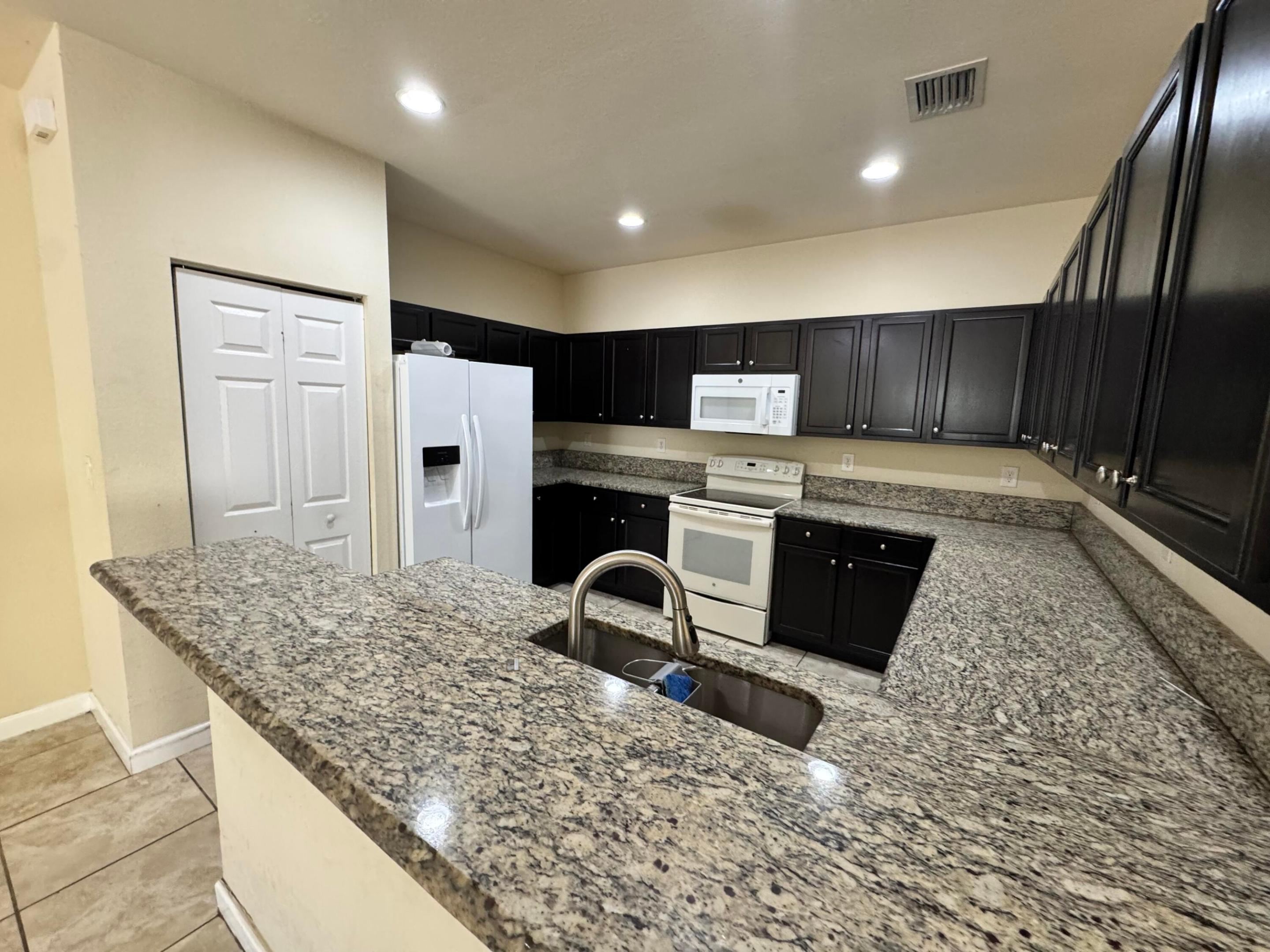 LAKES BY THE BAY FAYE REPLAT - Residential Lease