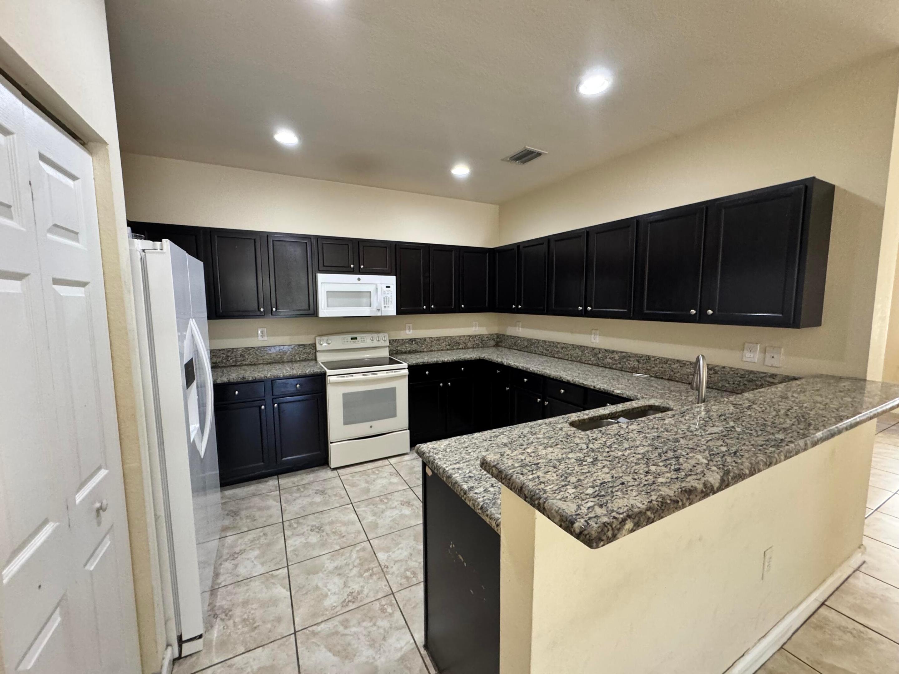 LAKES BY THE BAY FAYE REPLAT - Residential Lease