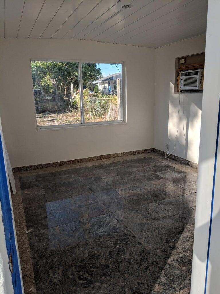 HYPOLUXO RIDGE - Residential Lease