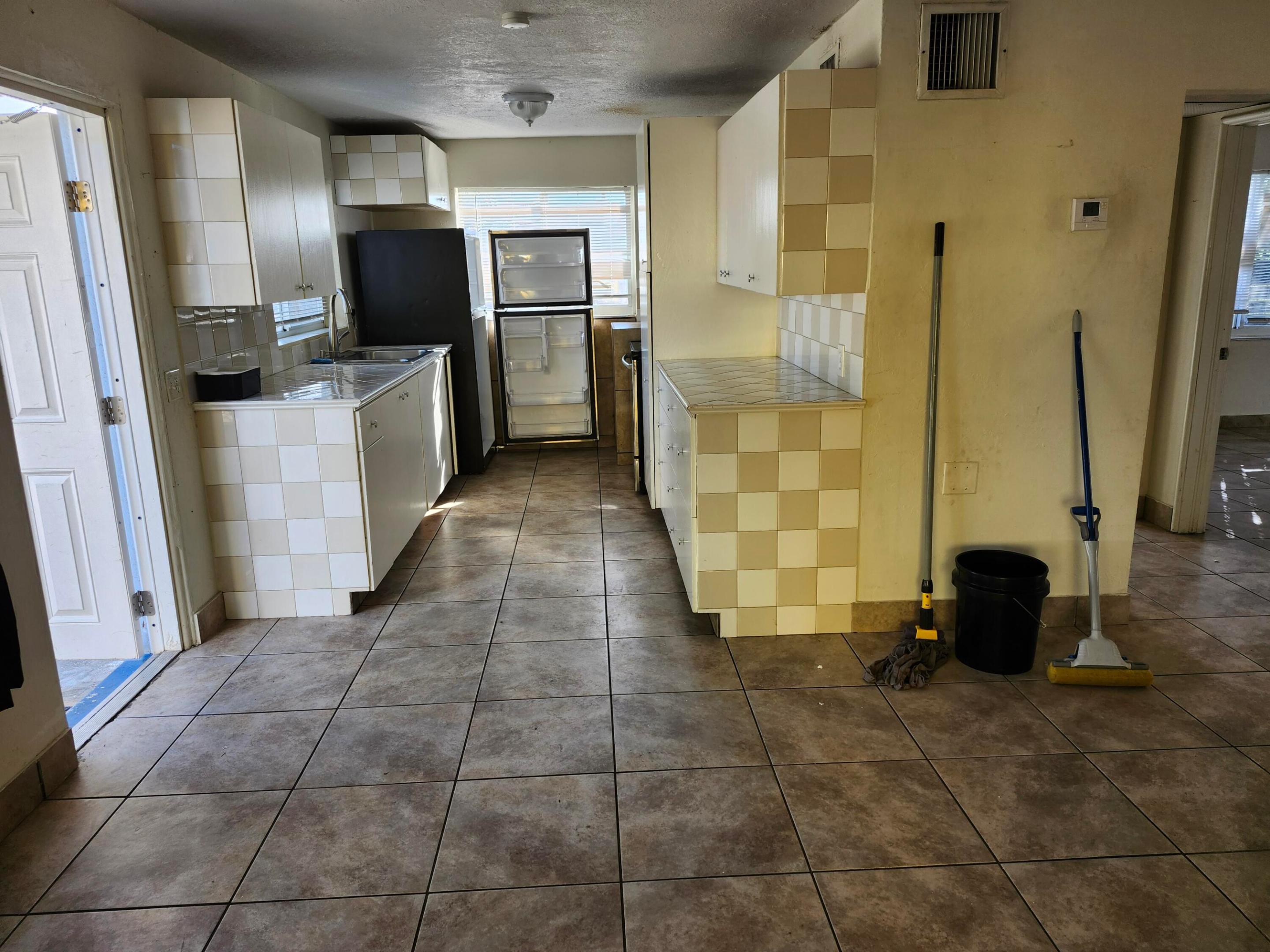 HYPOLUXO RIDGE - Residential Lease