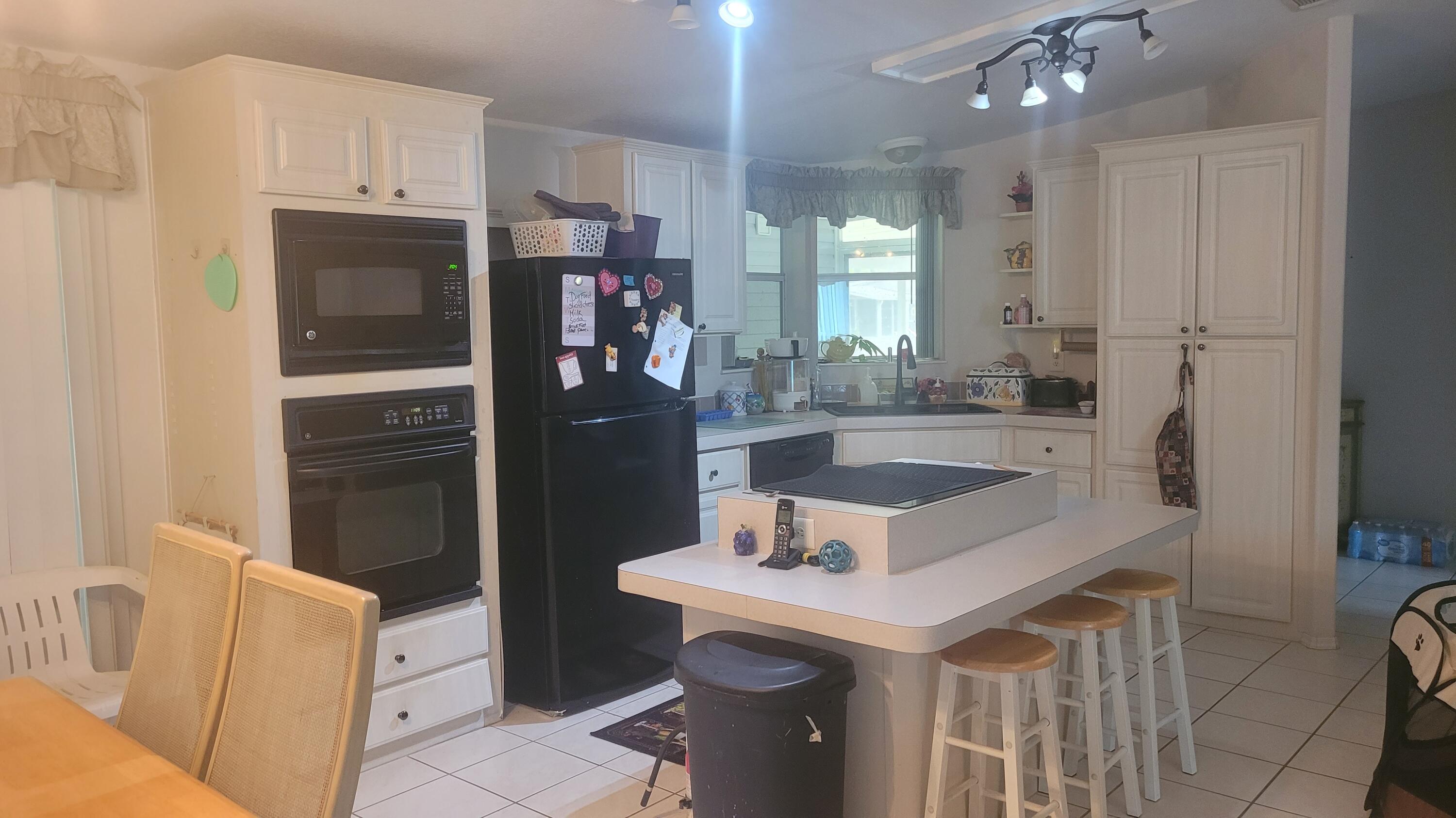 TROPICAL ISLES - Residential