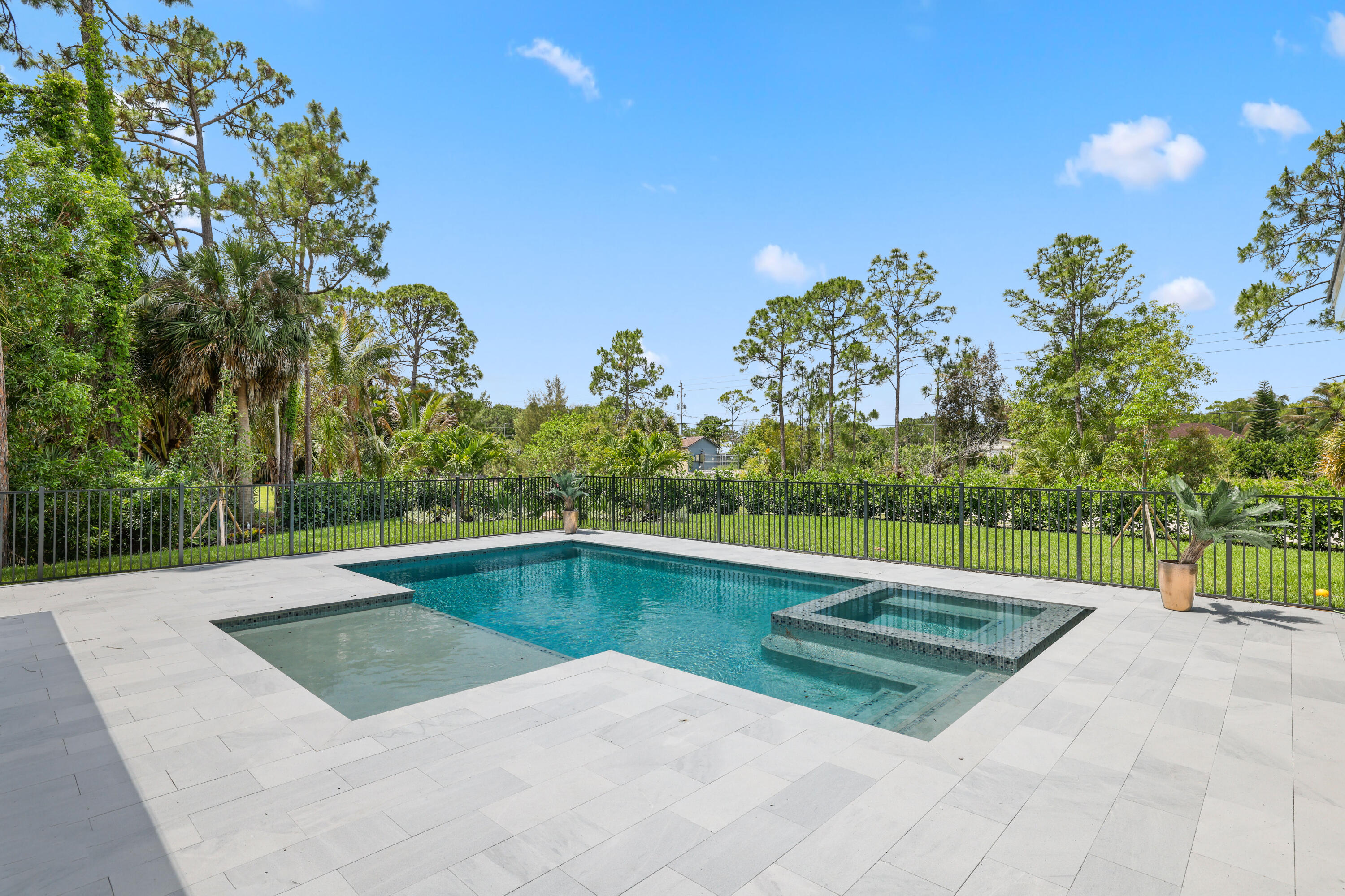 STONEWAL ESTATES - Residential