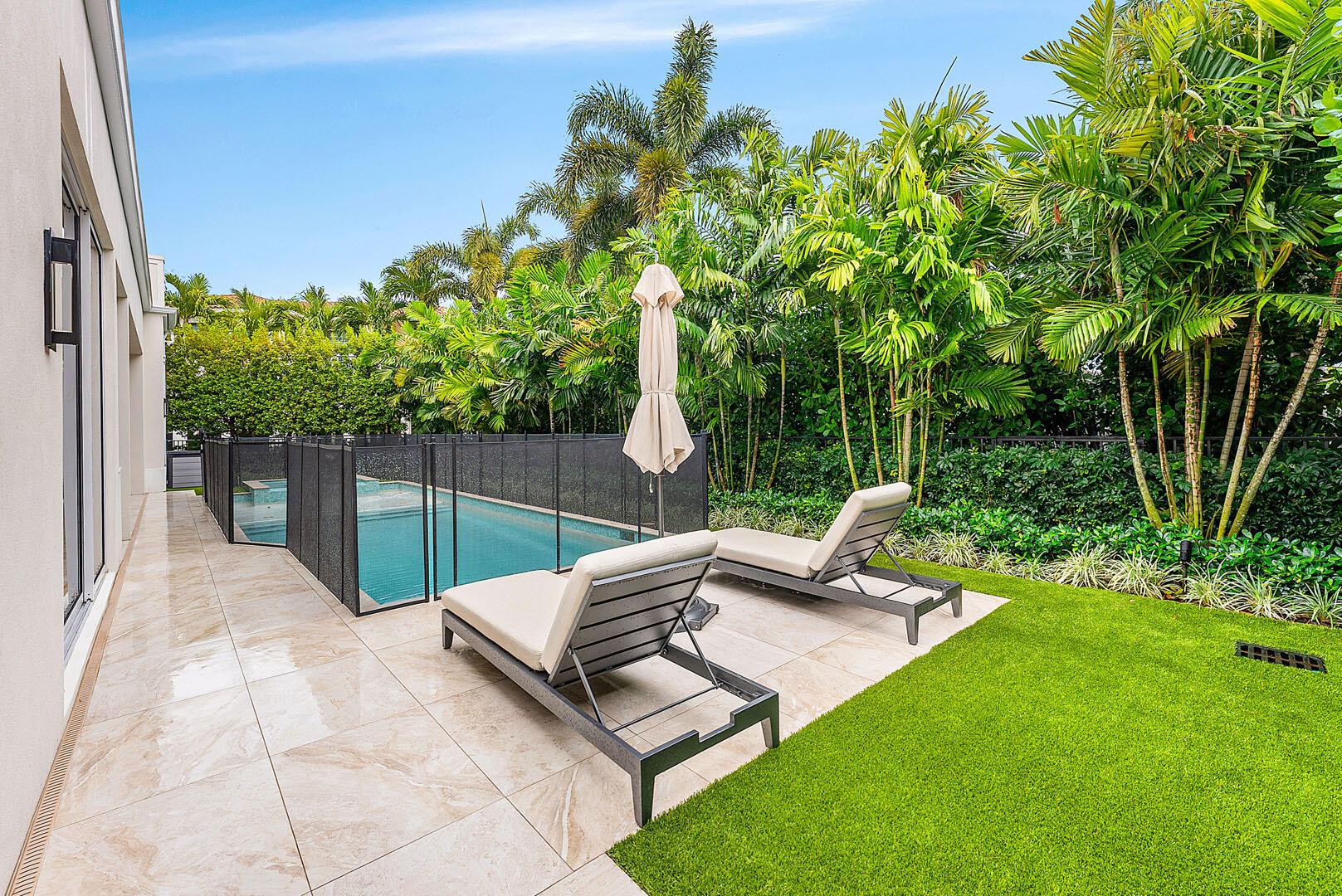 ROYAL PALM YACHT & COUNTRY CLUB - Residential